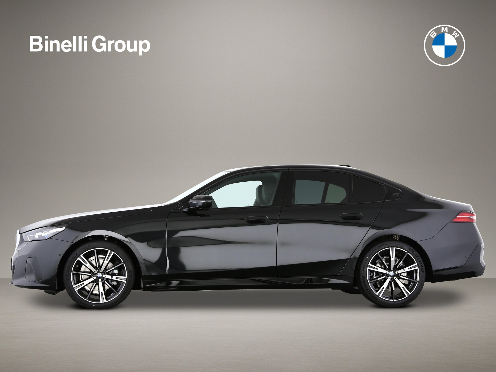 BMW 520d xDrive-showroom-element-2