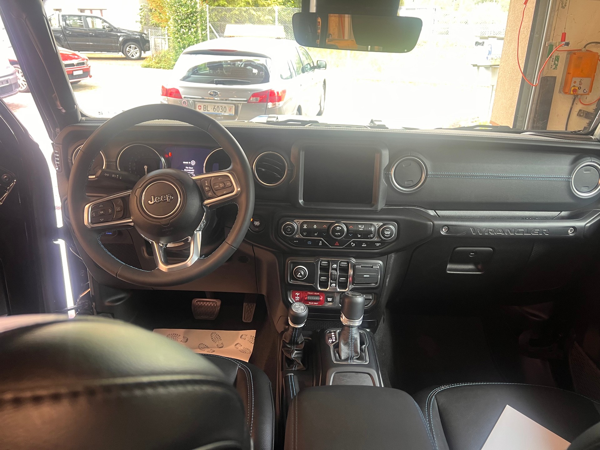 JEEP Wrangler 2.0 PHEV Unlimited Rubicon Automatic Soft Top-image-12