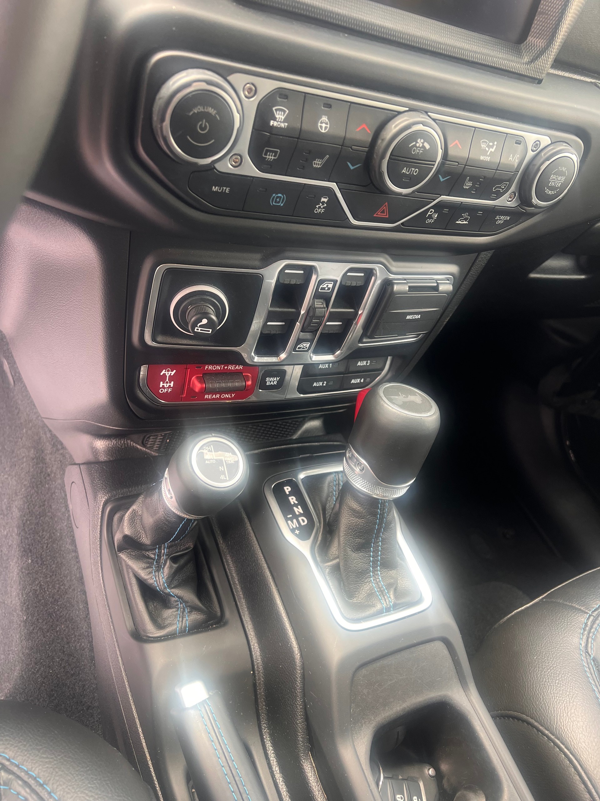 JEEP Wrangler 2.0 PHEV Unlimited Rubicon Automatic Soft Top-image-16