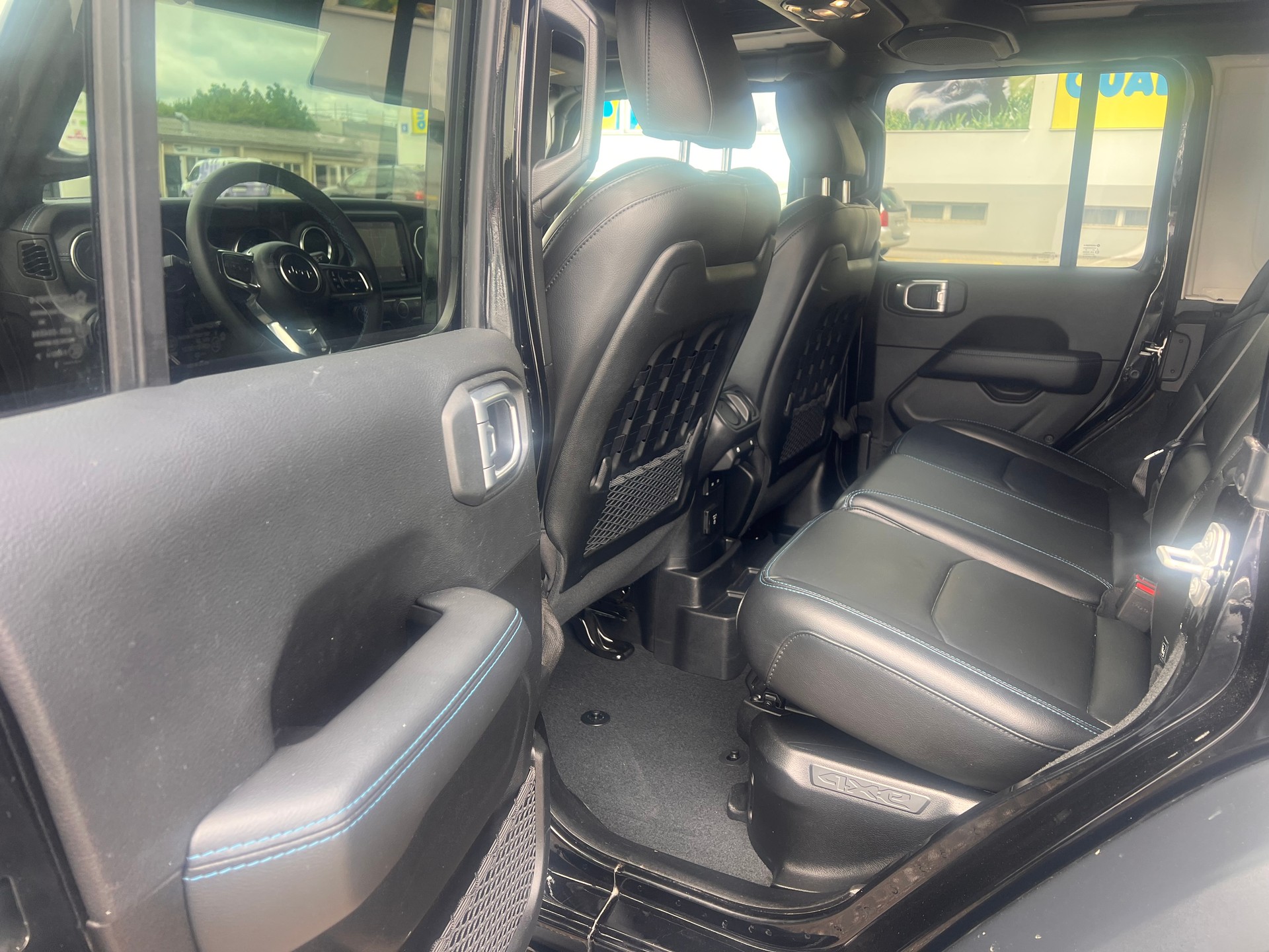 JEEP Wrangler 2.0 PHEV Unlimited Rubicon Automatic Soft Top-image-11
