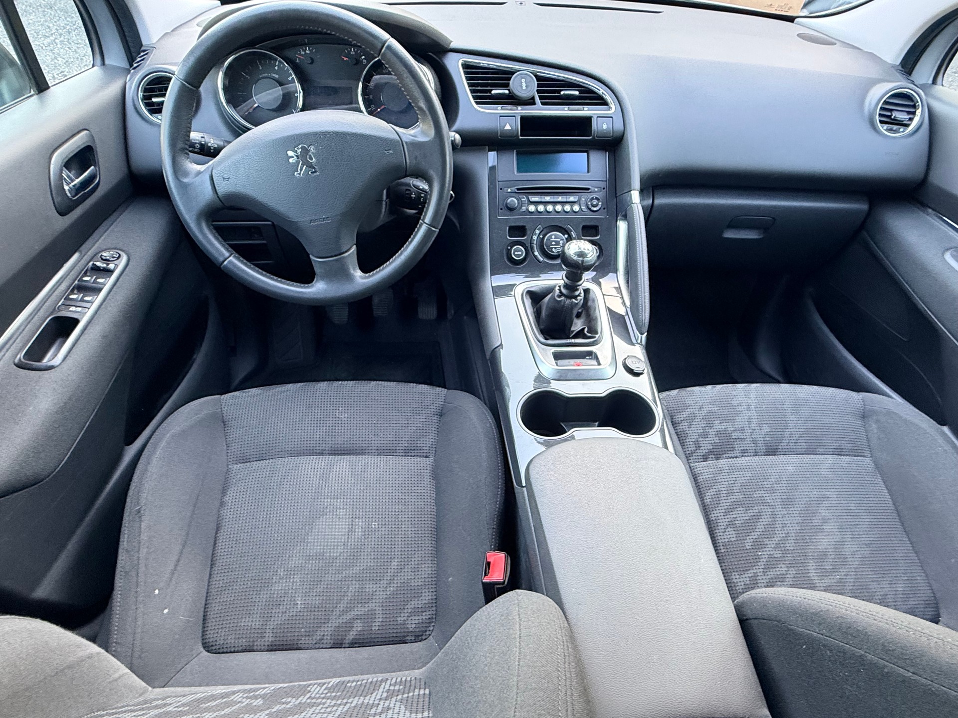 PEUGEOT 3008 1.6 16V T Swiss Edition-image-9