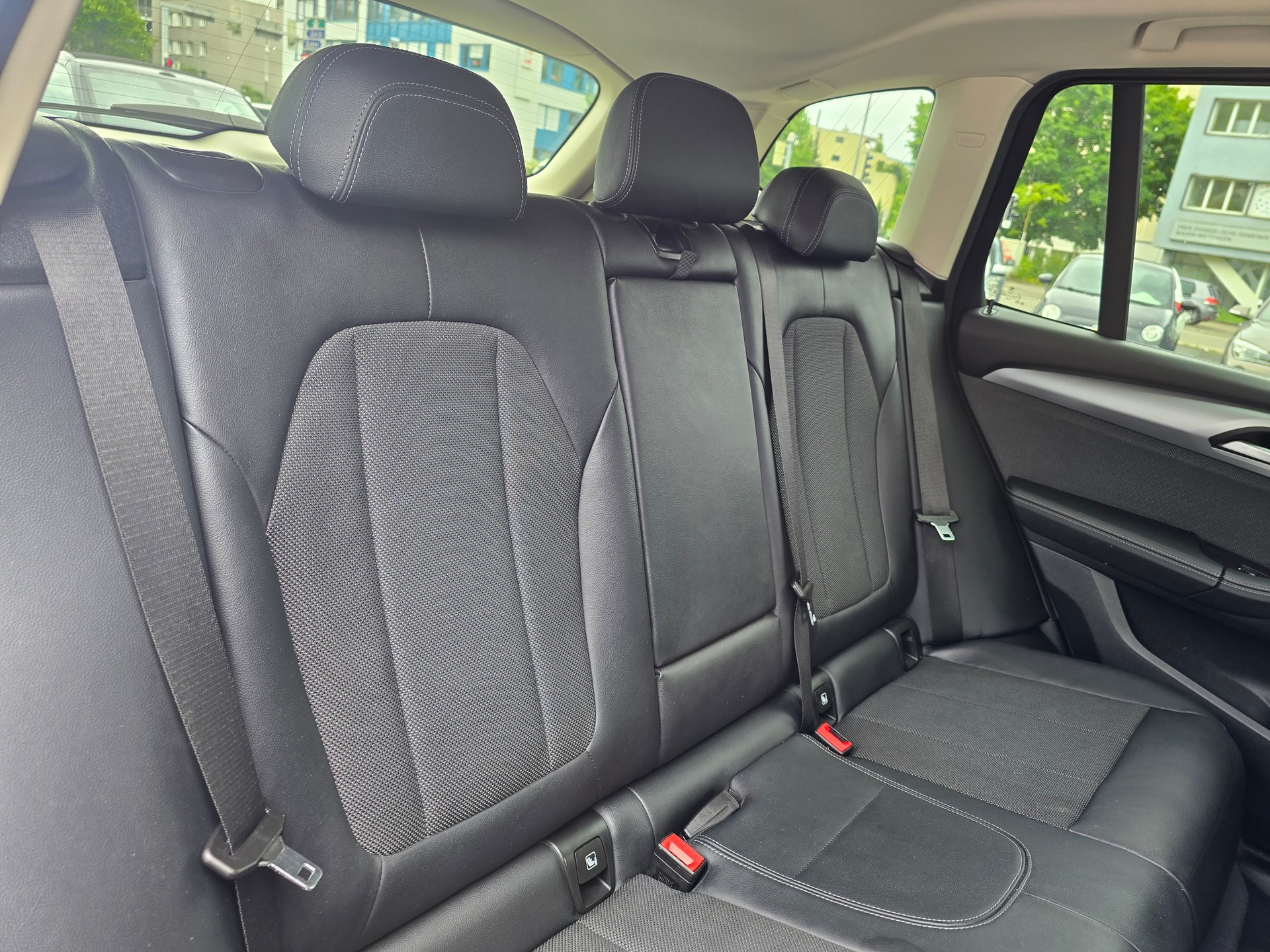 BMW X3 xDrive 20i Individual M Sport Steptronic-image-22