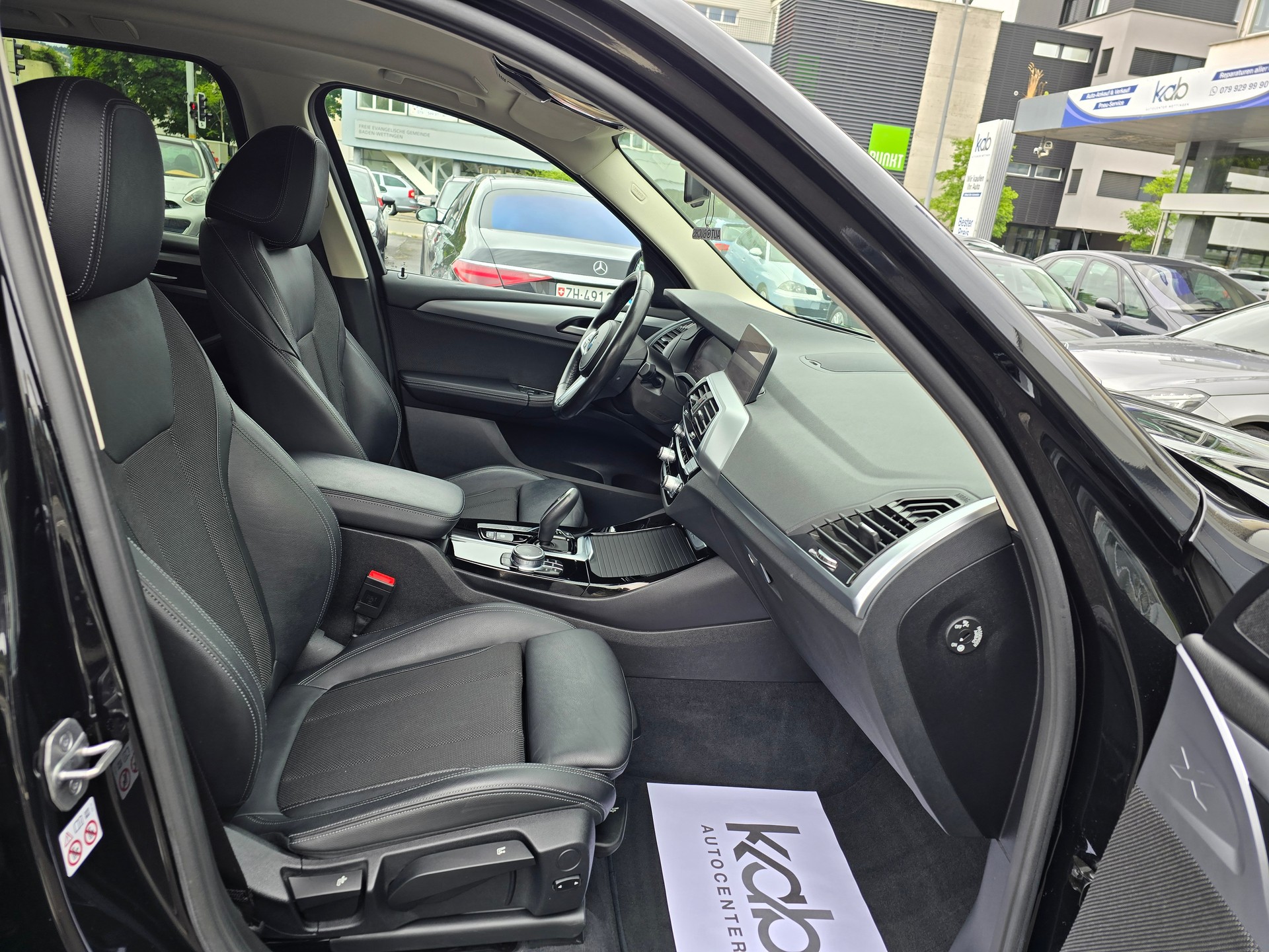 BMW X3 xDrive 20i Individual M Sport Steptronic-image-23