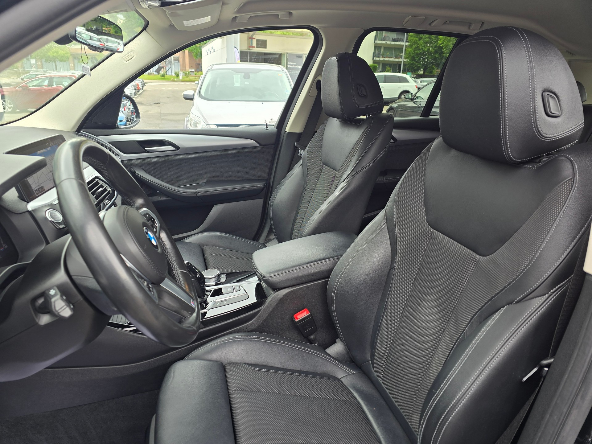 BMW X3 xDrive 20i Individual M Sport Steptronic-image-13