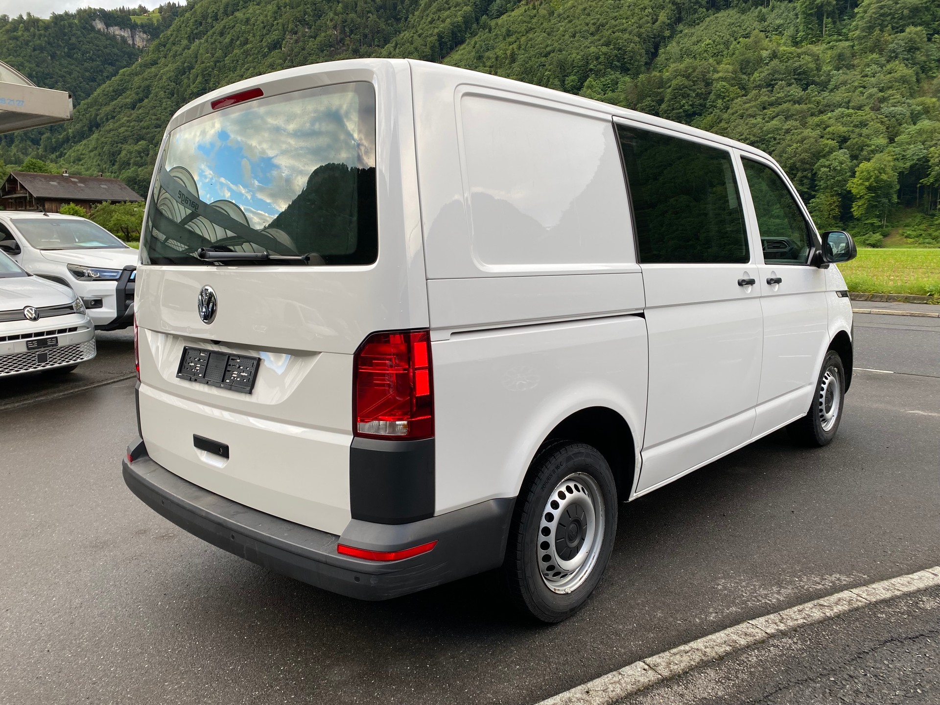 VW T6.1 2.0 TDI 4Motion DSG-image-8