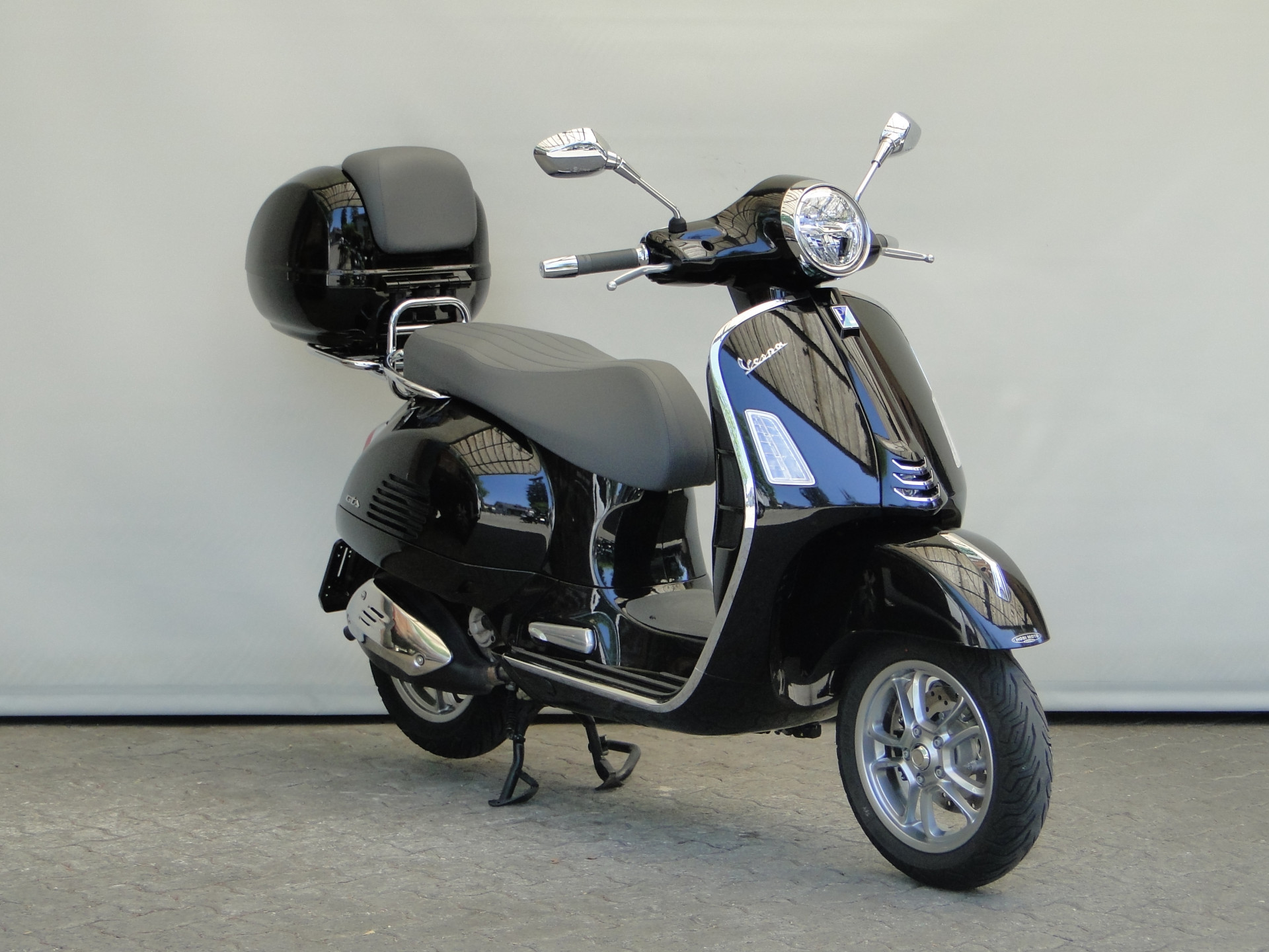 PIAGGIO Vespa GTS 310 mit Topcase, ab Service & neue Reifen-image-2