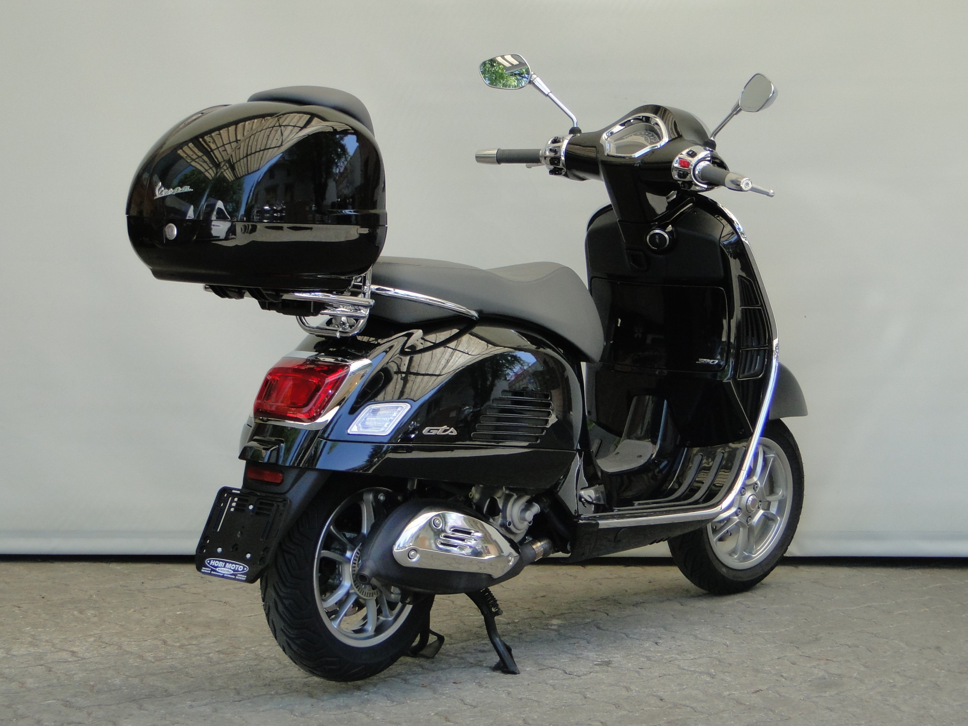 PIAGGIO Vespa GTS 310 mit Topcase, ab Service & neue Reifen-image-3