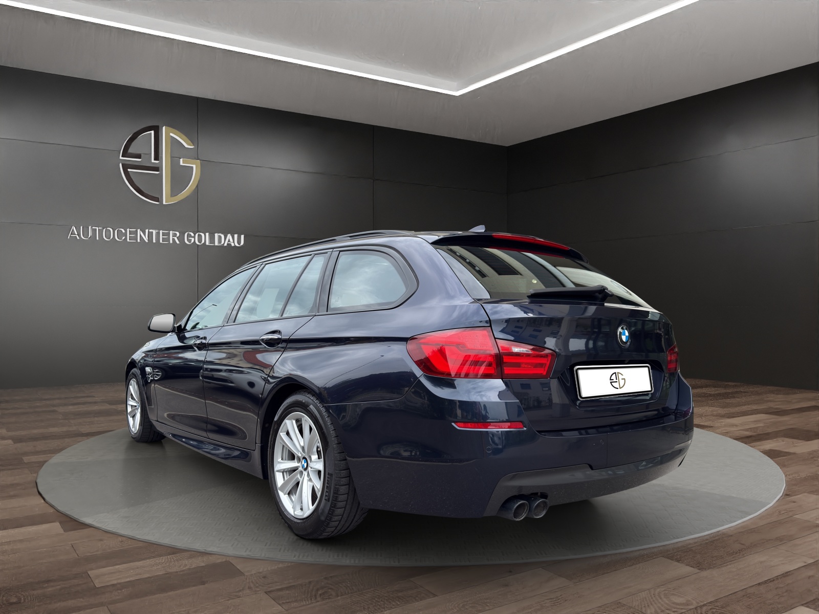 BMW 530d Touring Steptronic M Sport-showroom-element-1