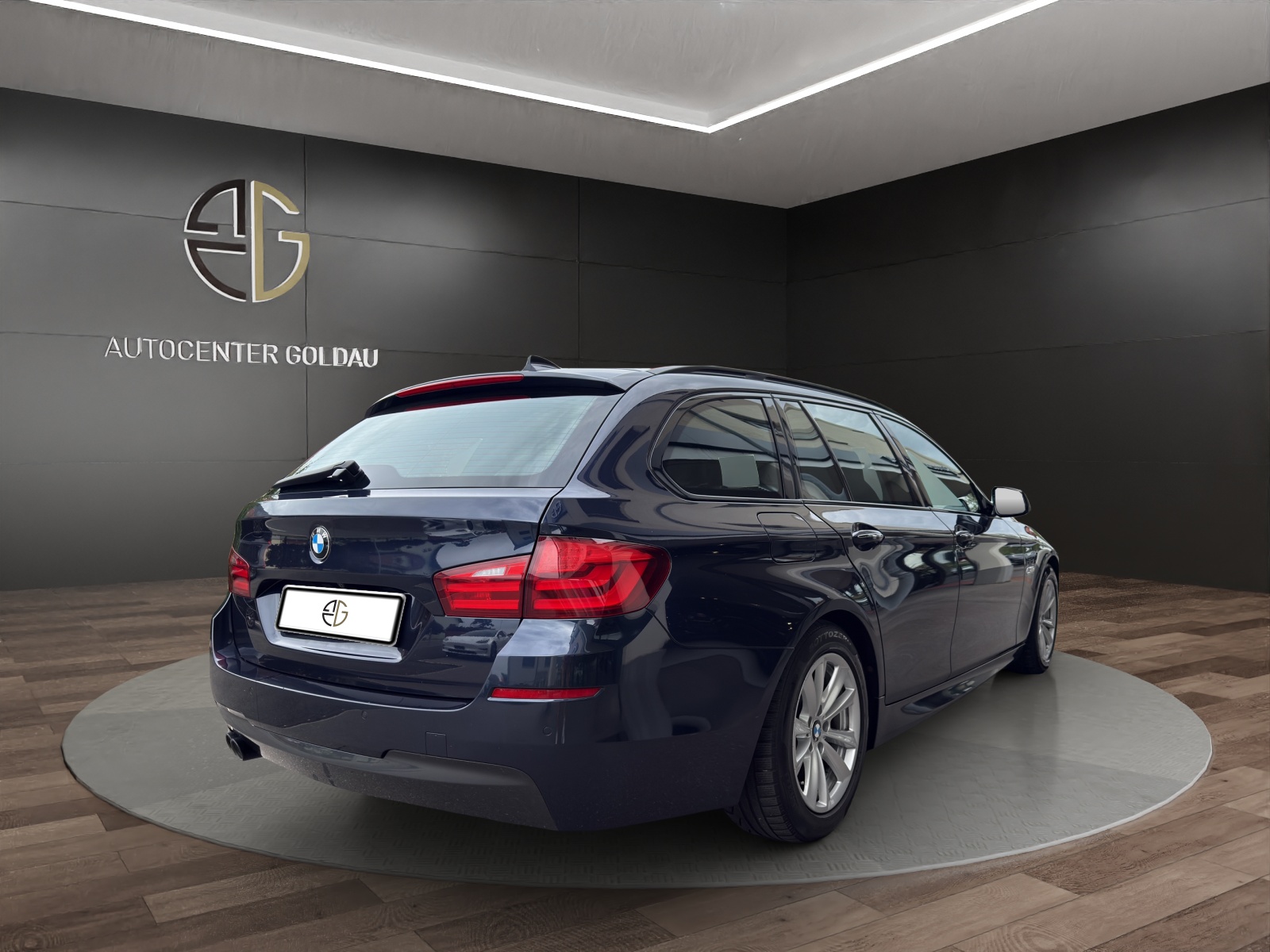 BMW 530d Touring Steptronic M Sport-showroom-element-3
