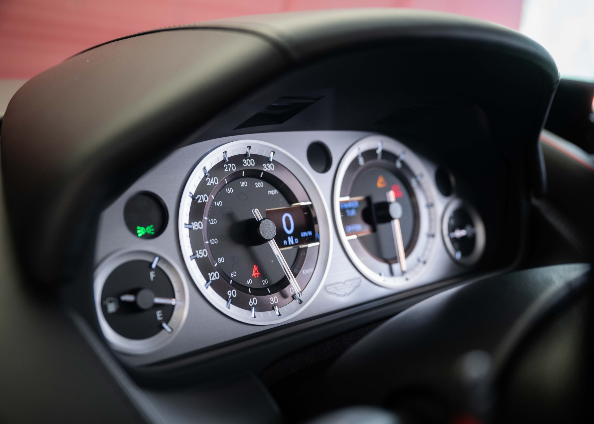 ASTON MARTIN V8 Vantage 4.7 S AMR Roadster 1 of 200 (1st hand Swiss car, mint condition, full Aston Martin service history)-image-26