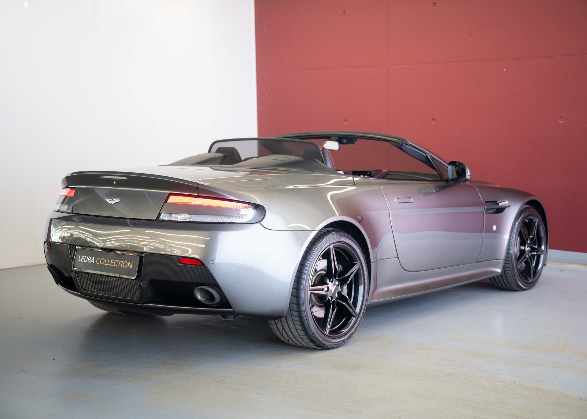 ASTON MARTIN V8 Vantage 4.7 S AMR Roadster 1 of 200 (1st hand Swiss car, mint condition, full Aston Martin service history)-image-5