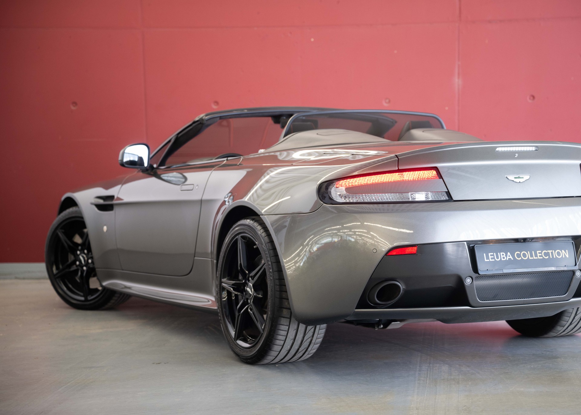 ASTON MARTIN V8 Vantage 4.7 S AMR Roadster 1 of 200 (1st hand Swiss car, mint condition, full Aston Martin service history)-image-11