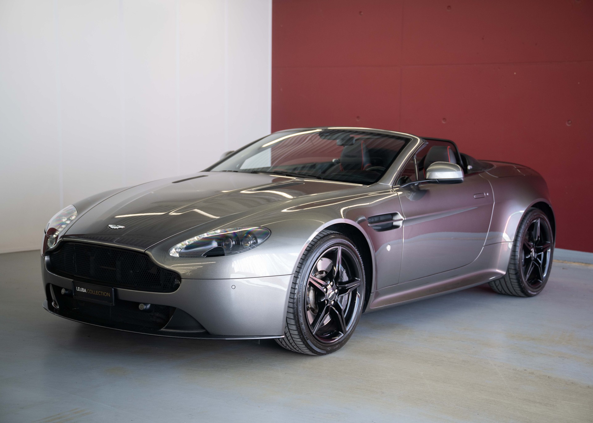 ASTON MARTIN V8 Vantage 4.7 S AMR Roadster 1 of 200 (1st hand Swiss car, mint condition, full Aston Martin service history)-image-4