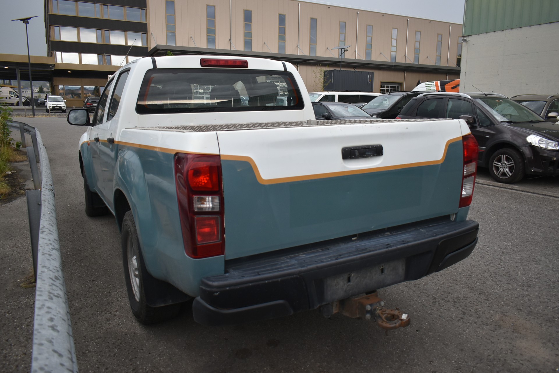 ISUZU D-MAX 2.5 Crew Cab Satellite 4x4-image-9