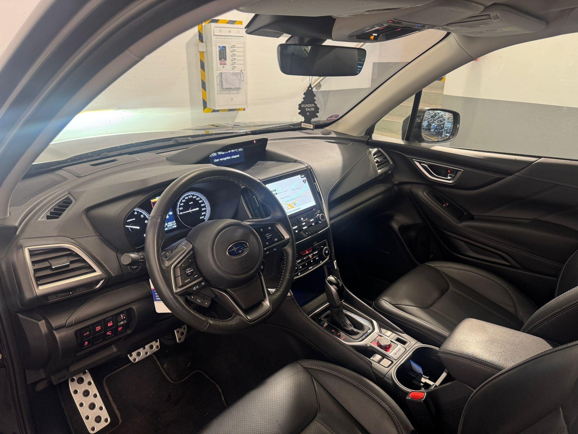SUBARU Forester Station 2.0i e-Boxer Black Edition-image-6