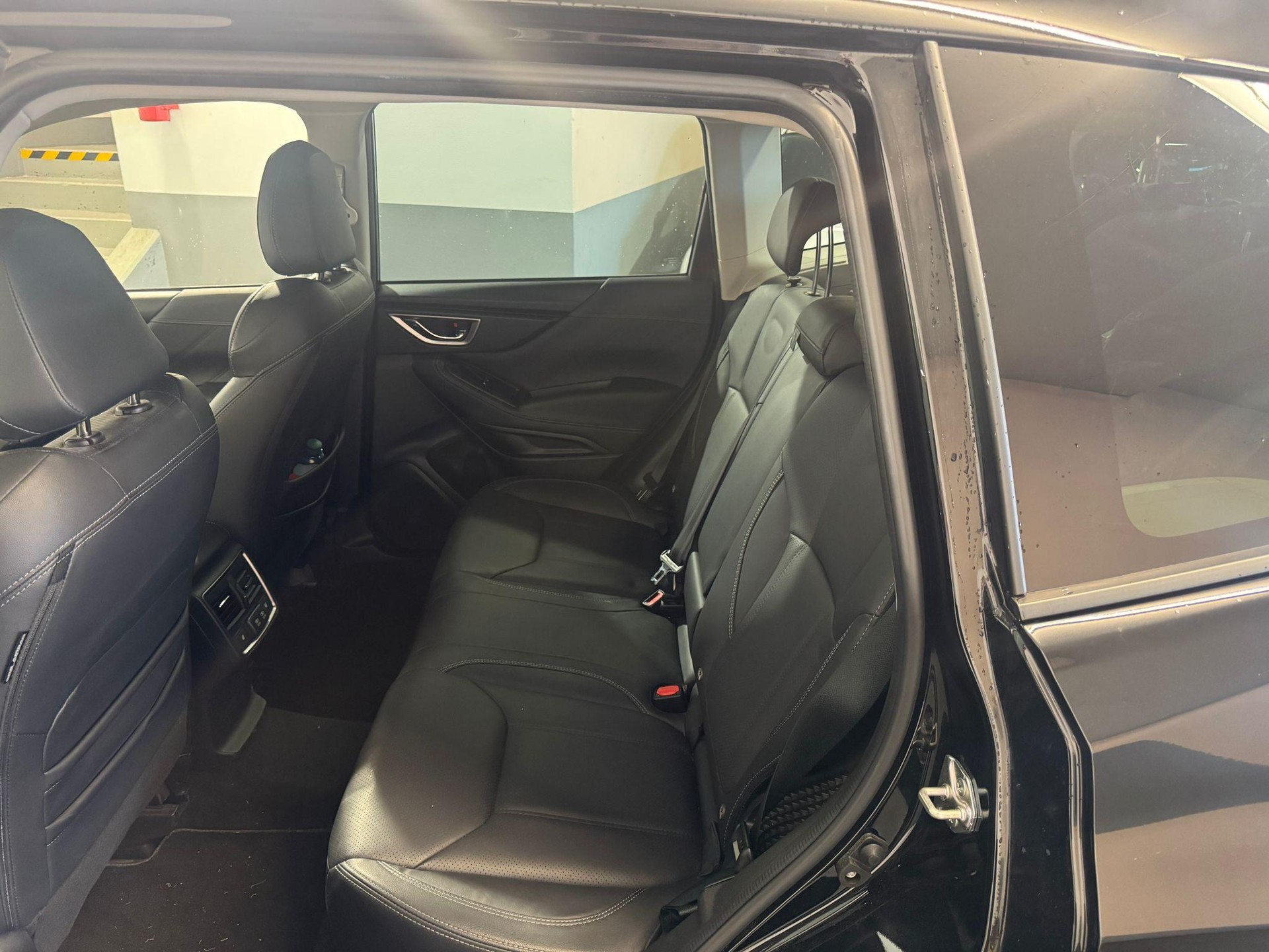 SUBARU Forester Station 2.0i e-Boxer Black Edition-image-4