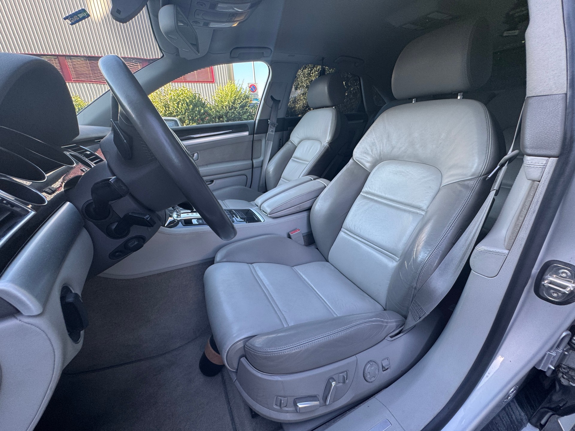 AUDI S8 5.2 V10 quattro tiptronic-image-6