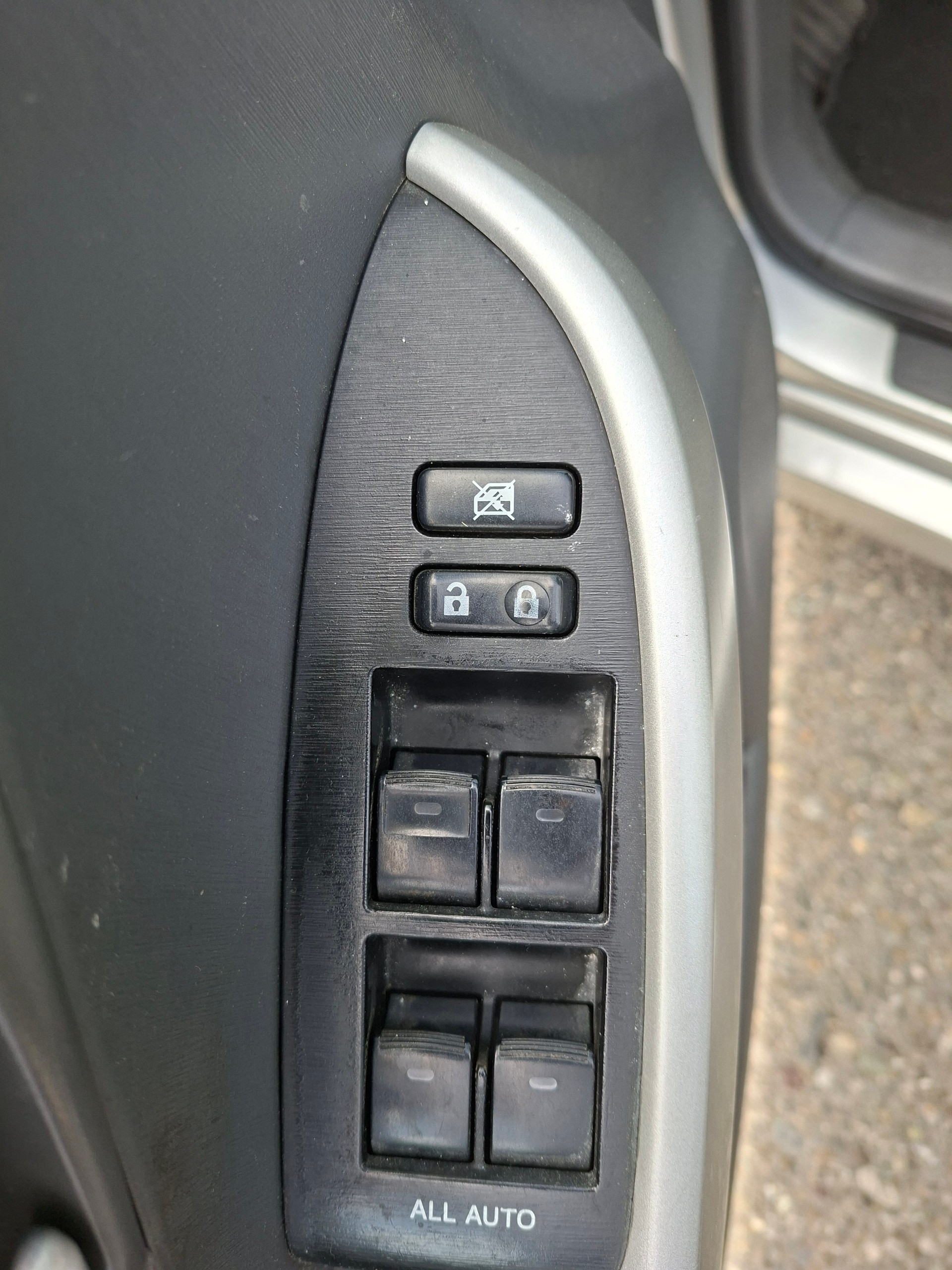 TOYOTA Prius 1.8 16V HSD Sol-image-9