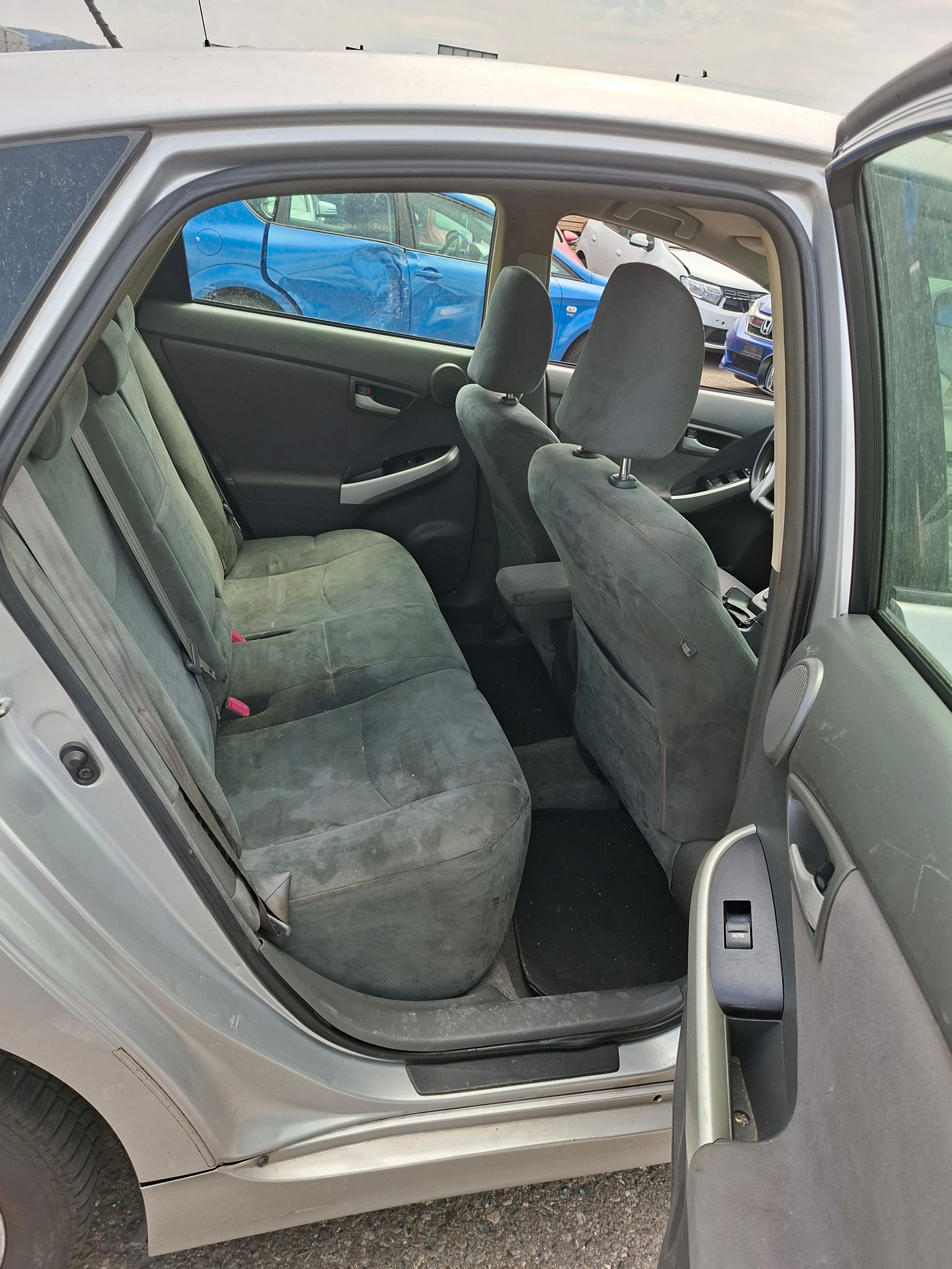 TOYOTA Prius 1.8 16V HSD Sol-image-4