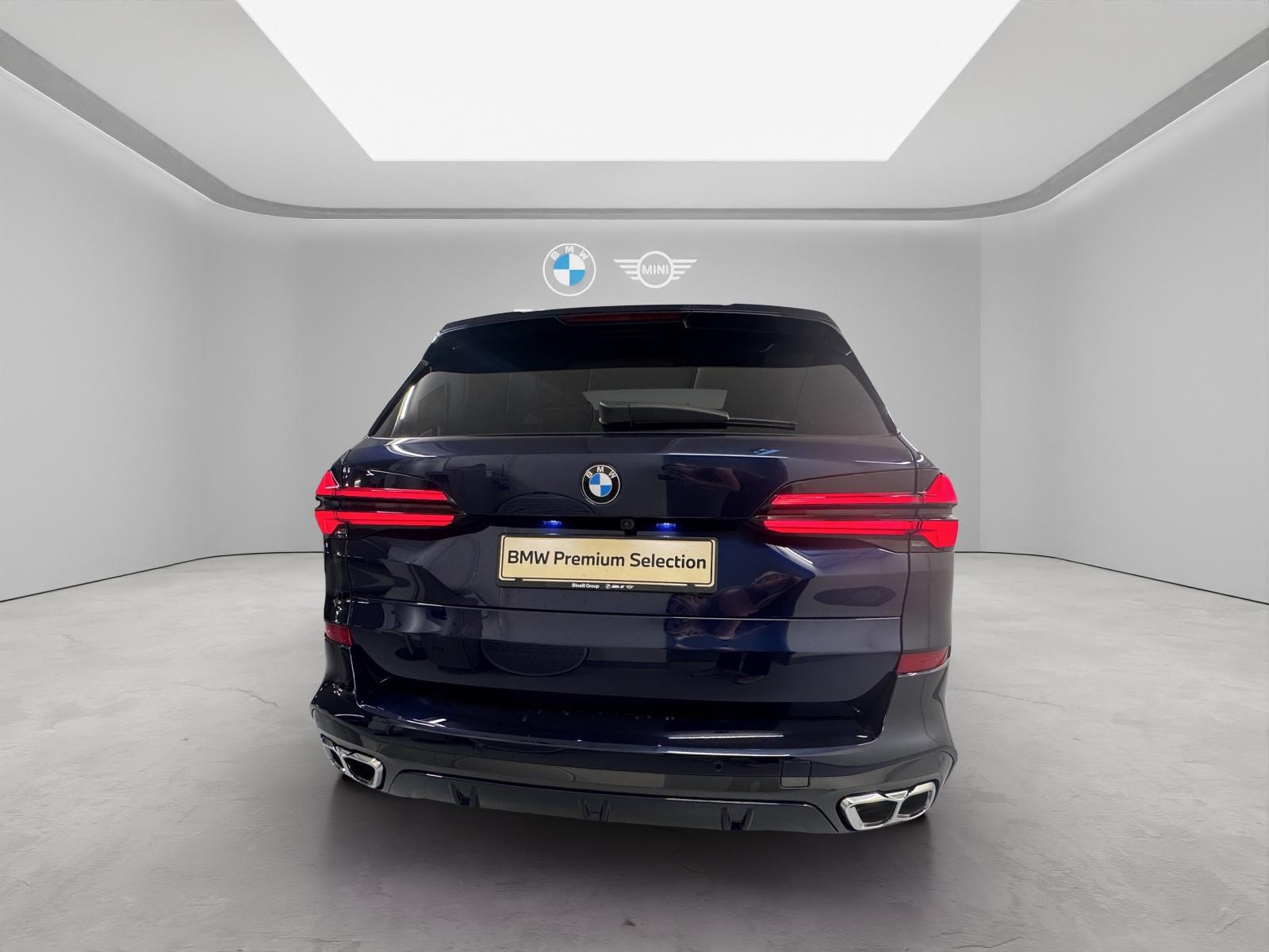 BMW X5 M60i xDrive-showroom-element-3