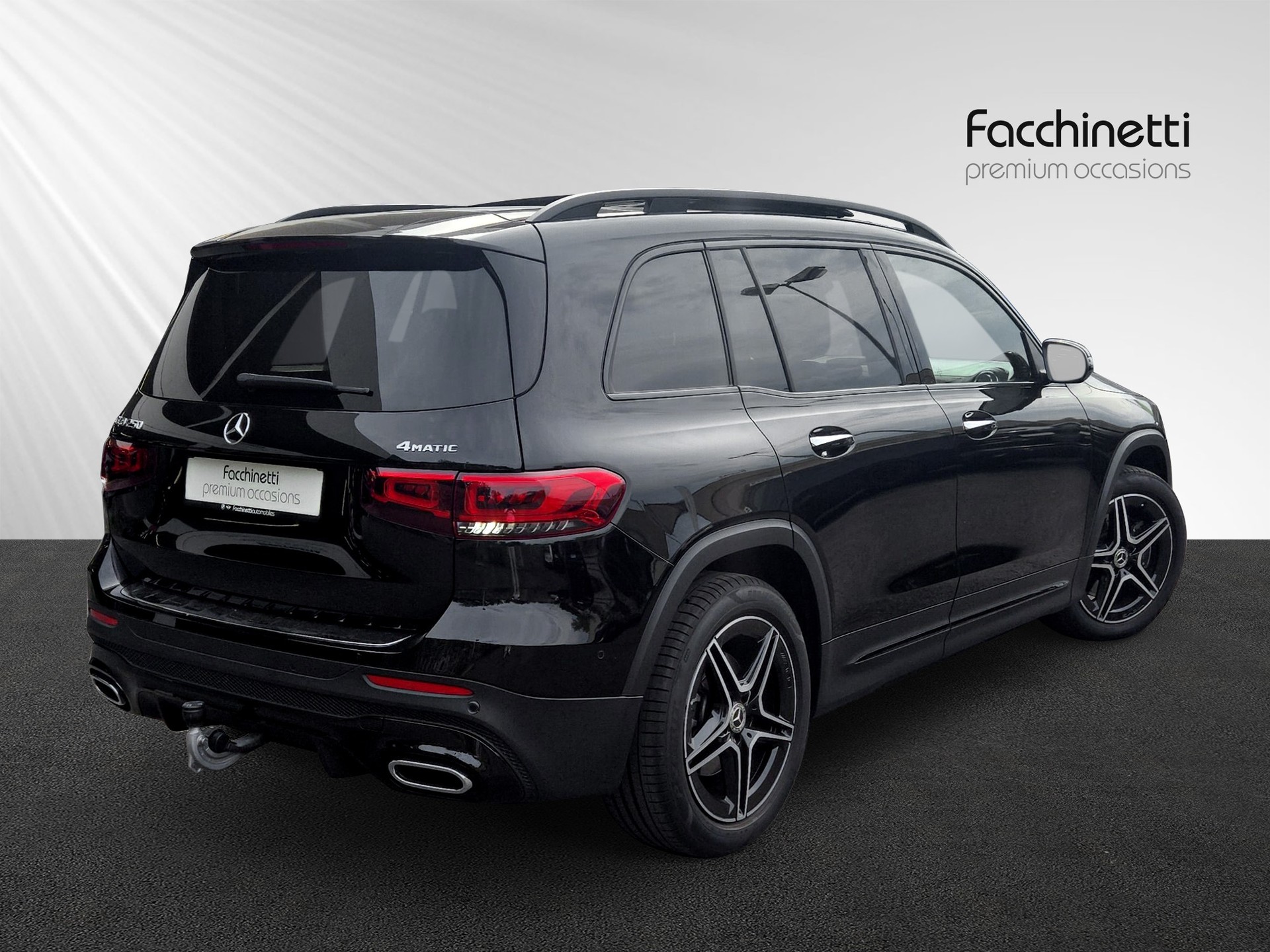 MERCEDES-BENZ GLB 250 4Matic AMG Line 8G-Tronic-showroom-element-2