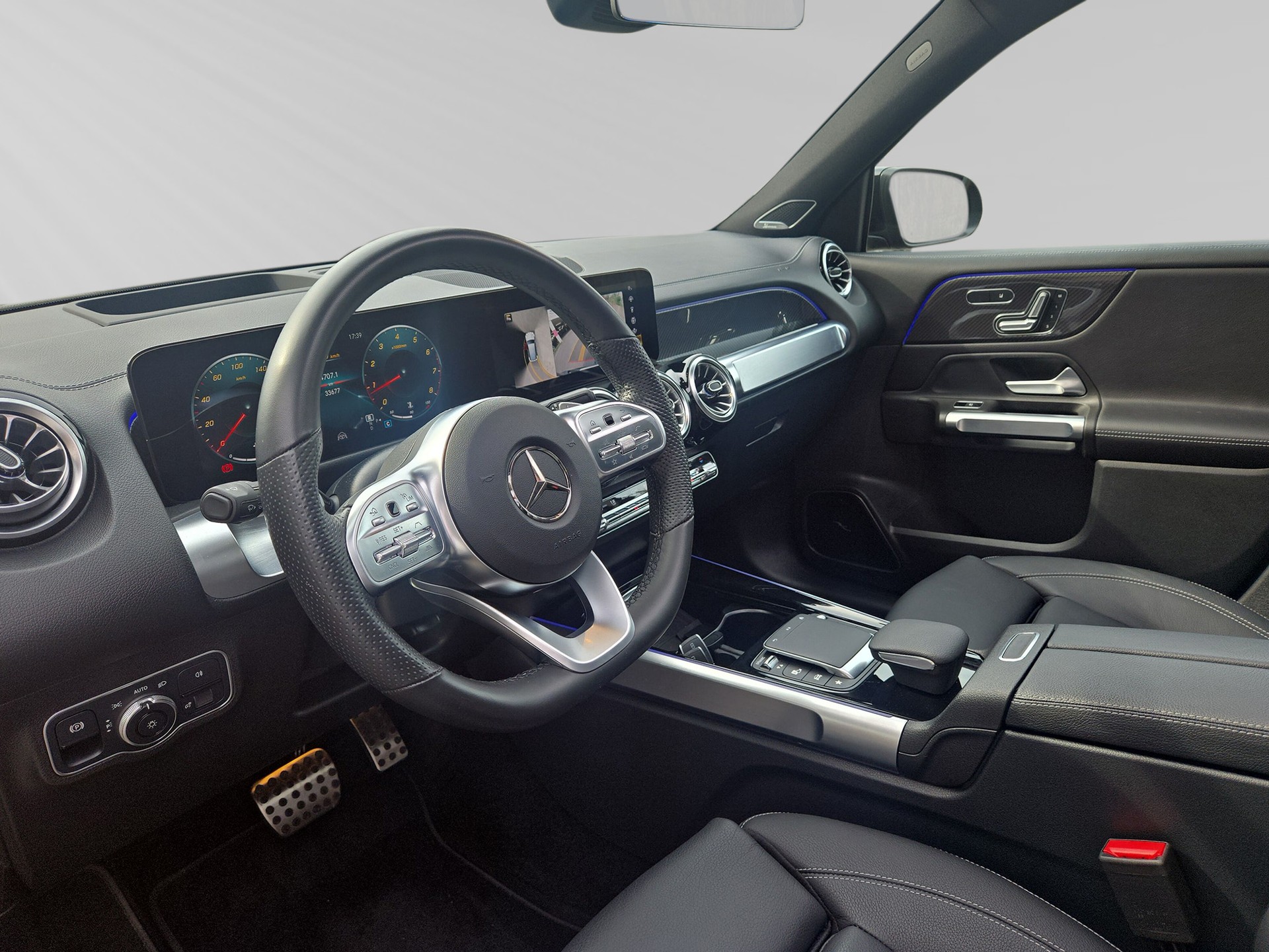 MERCEDES-BENZ GLB 250 4Matic AMG Line 8G-Tronic-showroom-element-3