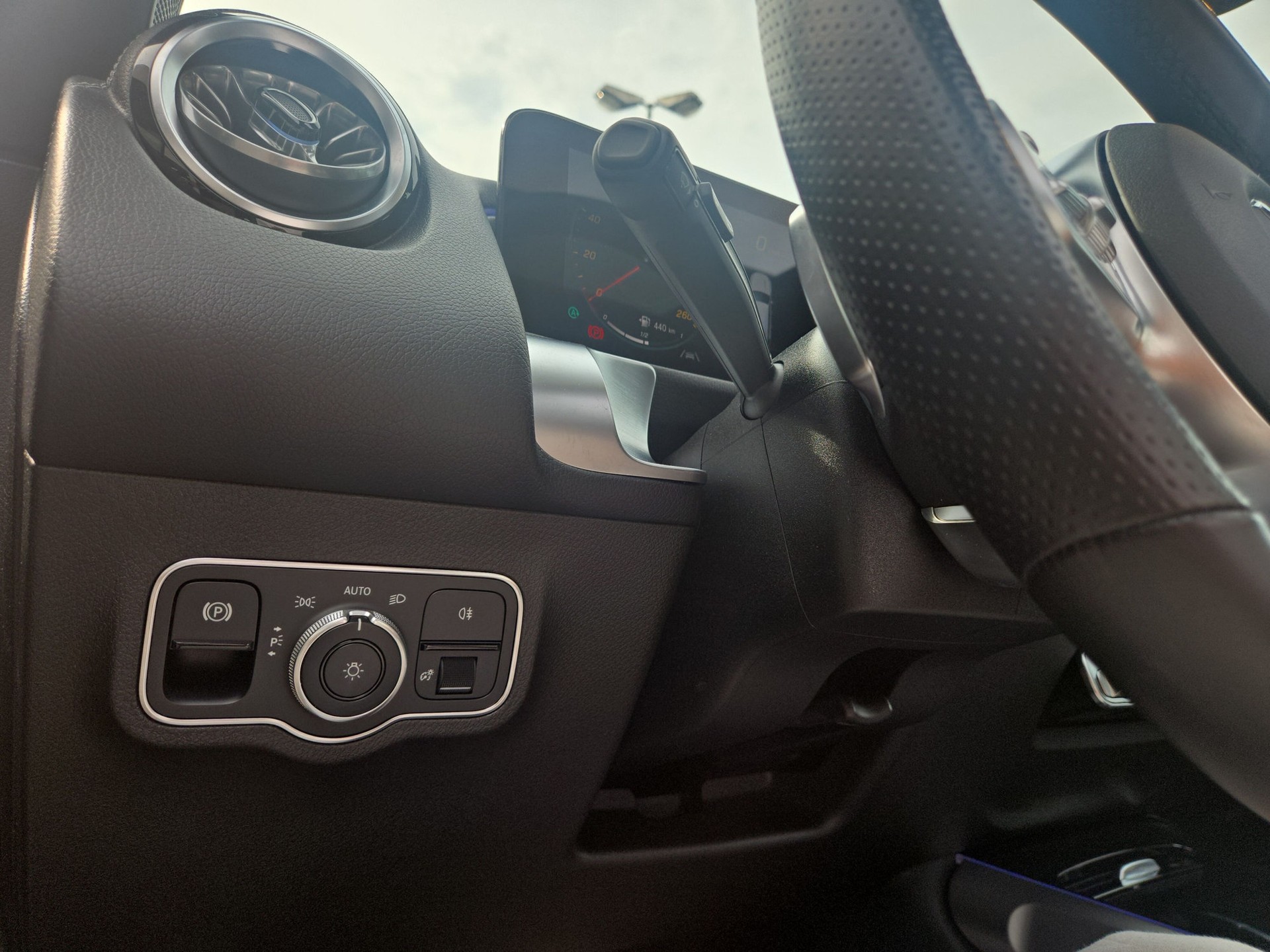 MERCEDES-BENZ GLB 250 4Matic AMG Line 8G-Tronic-image-9