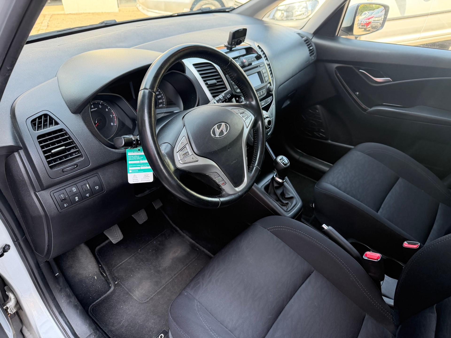 HYUNDAI iX20 1.6 Premium-image-9