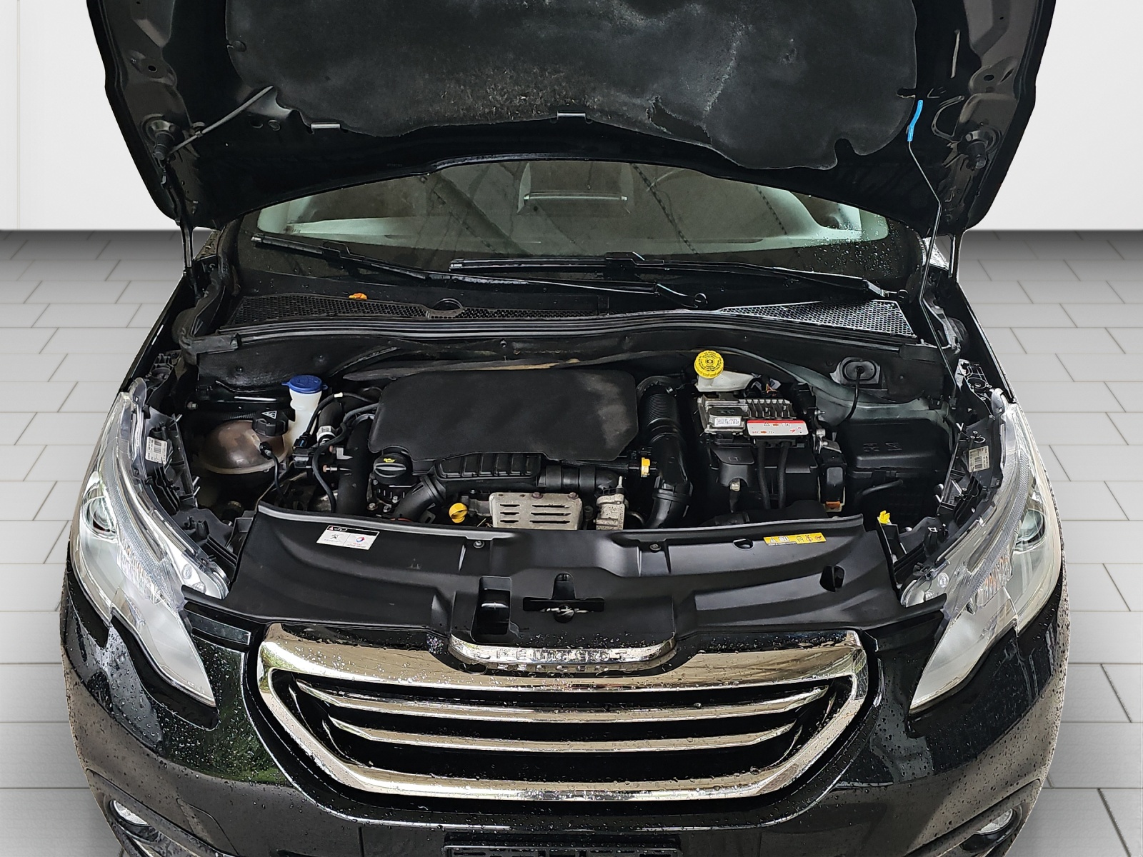 PEUGEOT 2008 1.2 PureTech Allure EAT6-image-18
