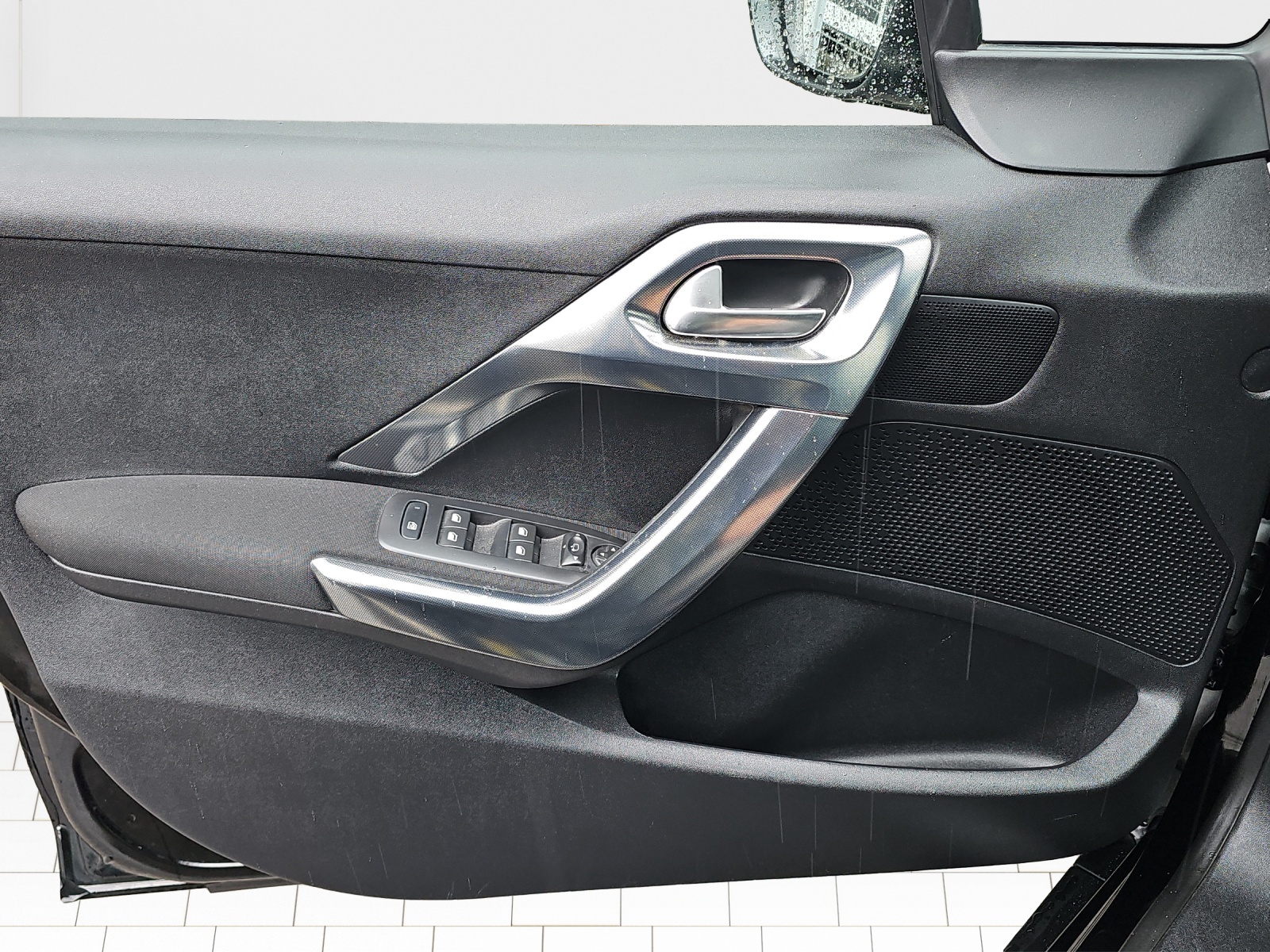 PEUGEOT 2008 1.2 PureTech Allure EAT6-image-10