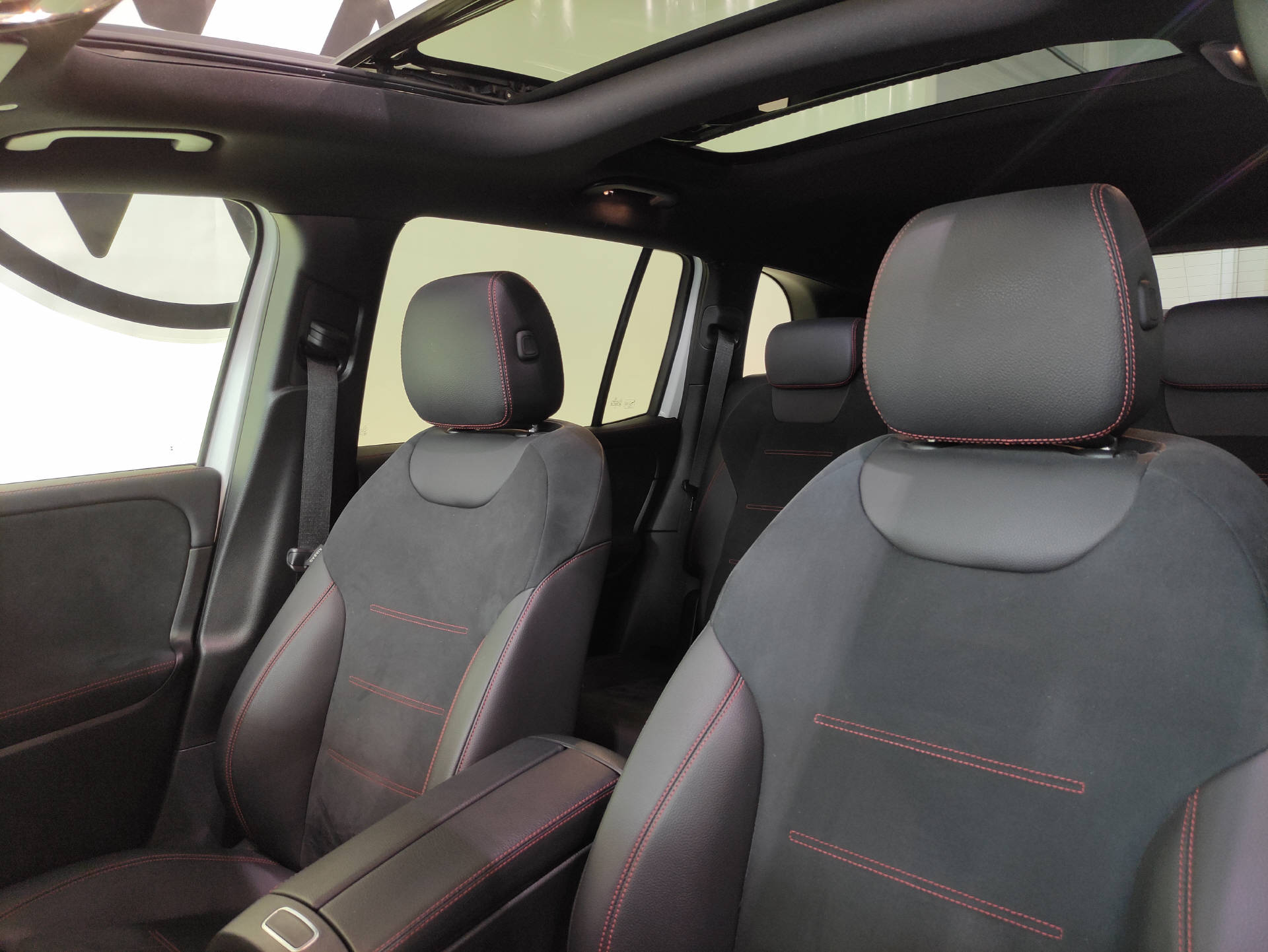MERCEDES-BENZ GLB 250 AMG Line 4matic-image-6