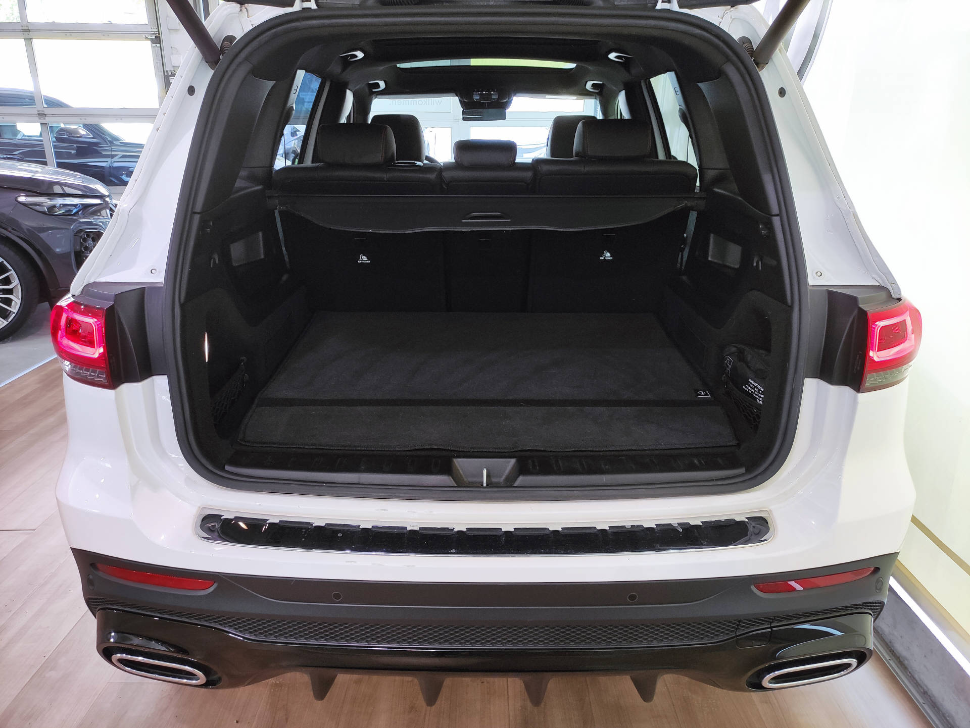 MERCEDES-BENZ GLB 250 AMG Line 4matic-image-15