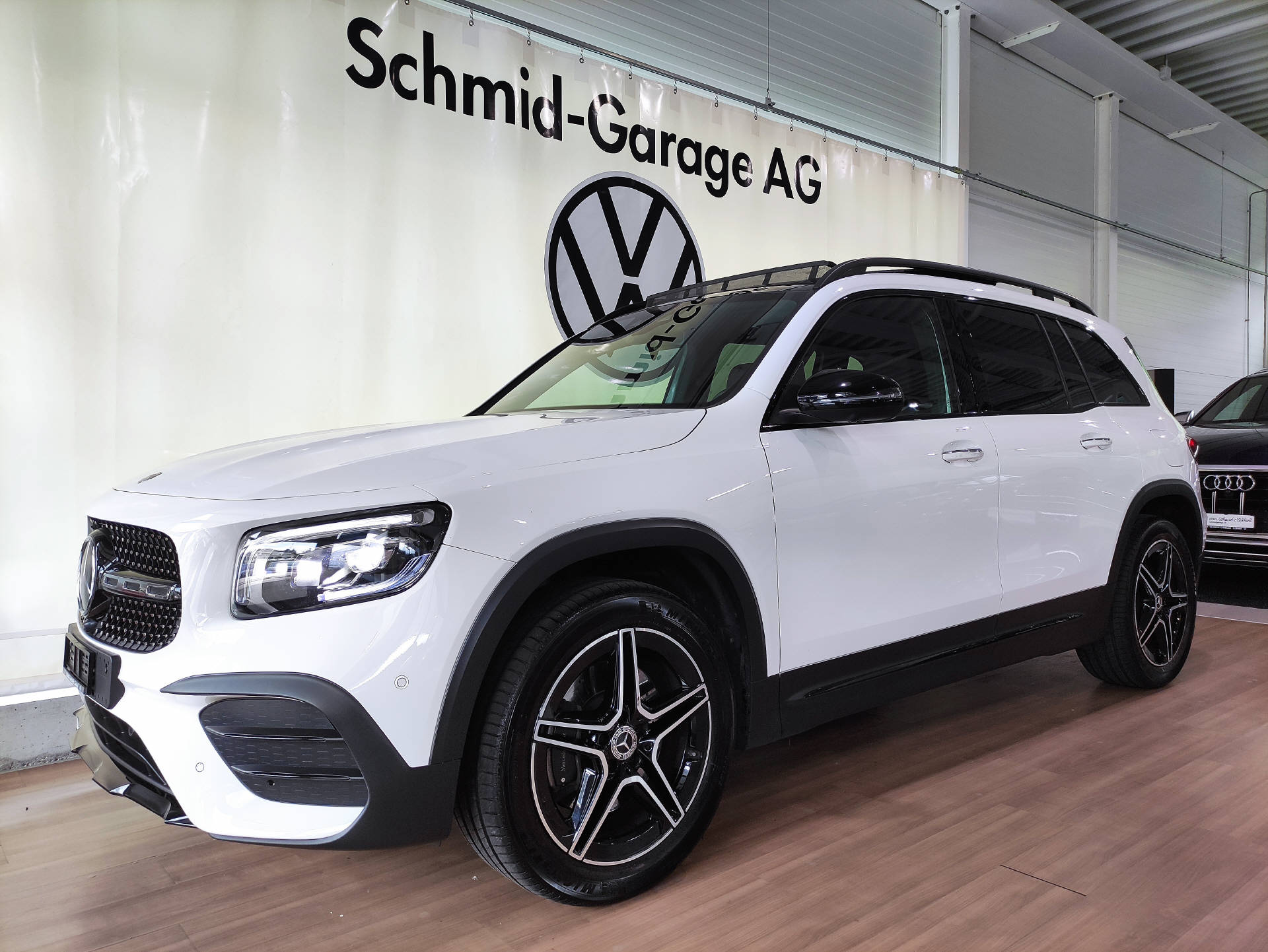MERCEDES-BENZ GLB 250 AMG Line 4matic-showroom-element-1