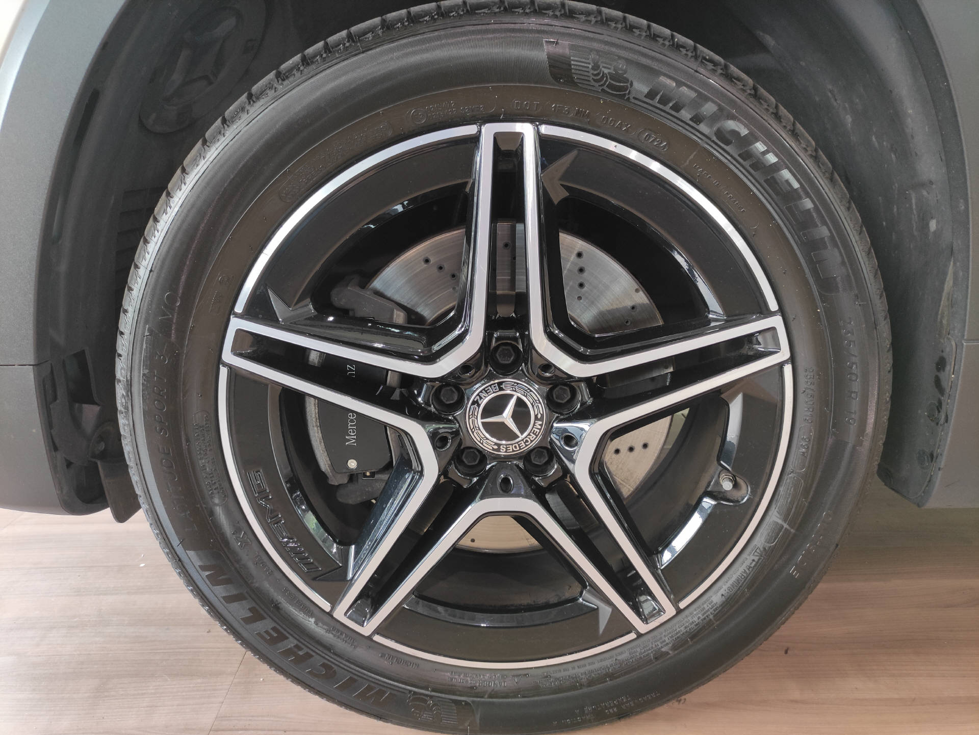 MERCEDES-BENZ GLB 250 AMG Line 4matic-showroom-element-2