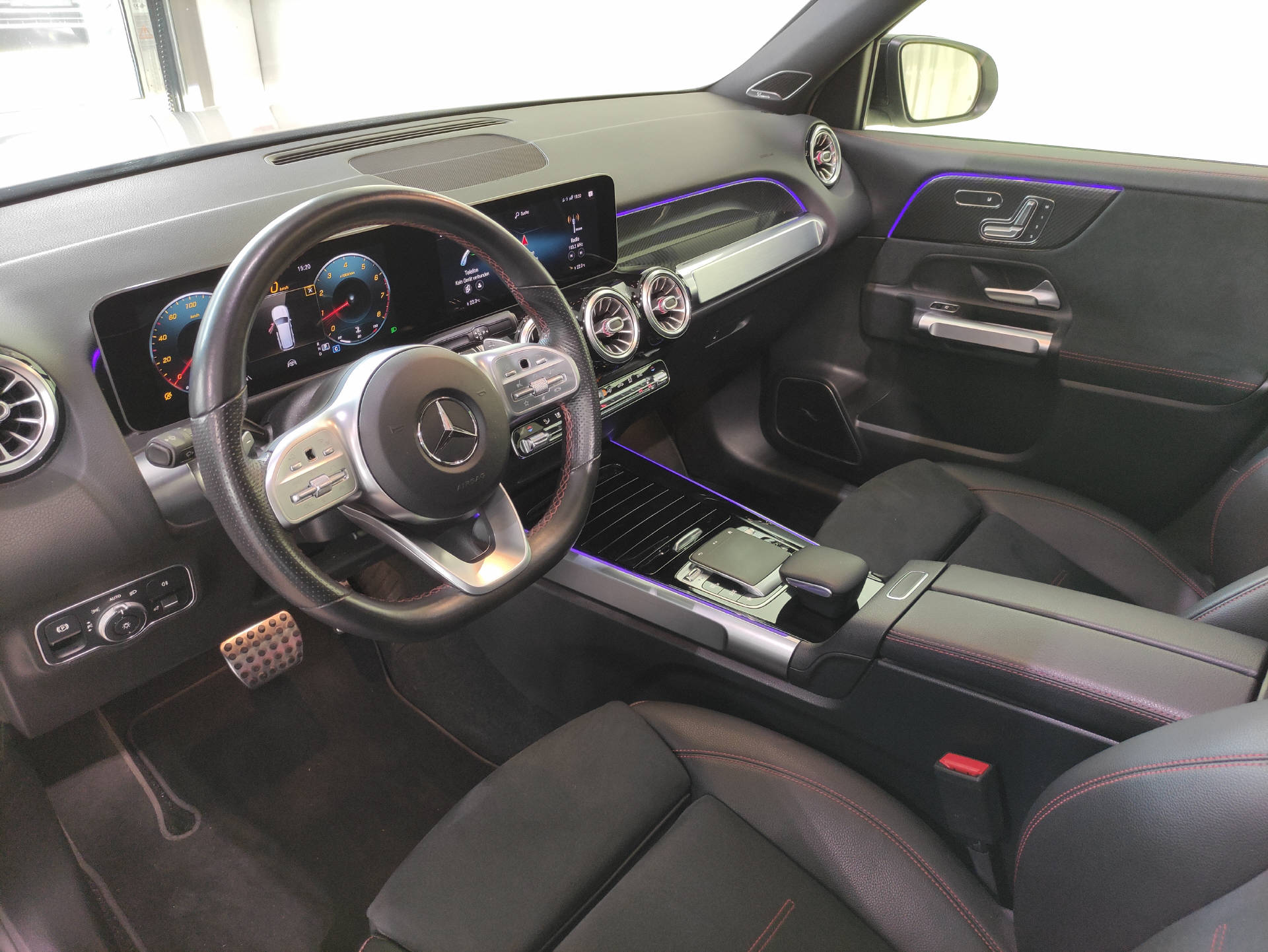 MERCEDES-BENZ GLB 250 AMG Line 4matic-showroom-element-3