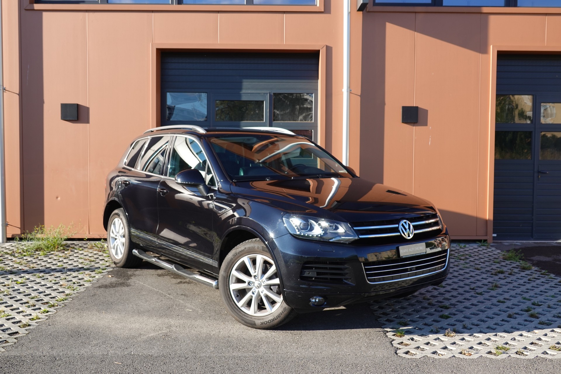 VW Touareg 3.0 TDI Tiptronic "*Véhicule Suisse * Attelage 3500 kg * Pack Confort* Interieur Cuir * Caméra 360 *"