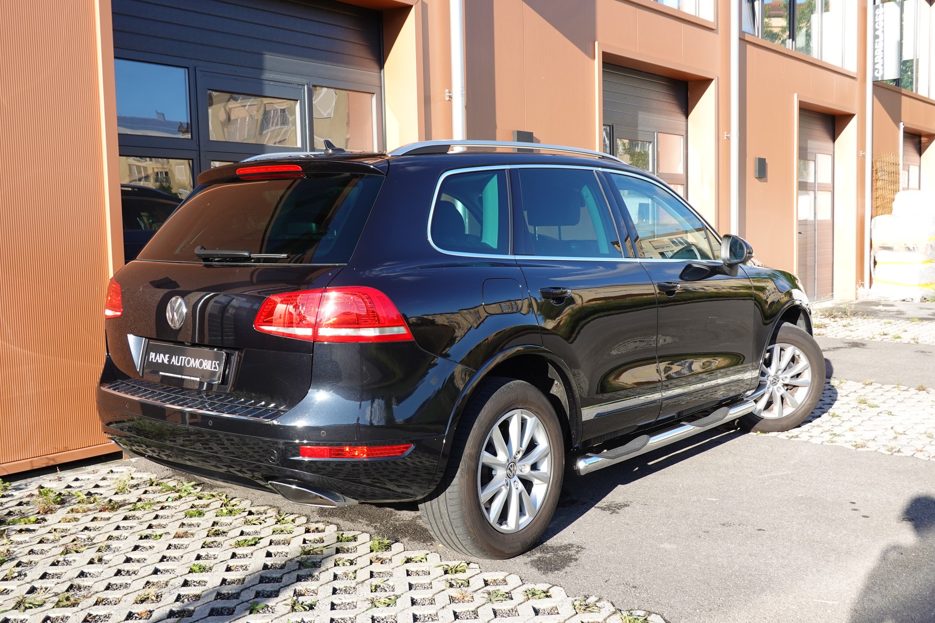 VW Touareg 3.0 TDI Tiptronic "*Véhicule Suisse * Attelage 3500 kg * Pack Confort* Interieur Cuir * Caméra 360 *"-image-6