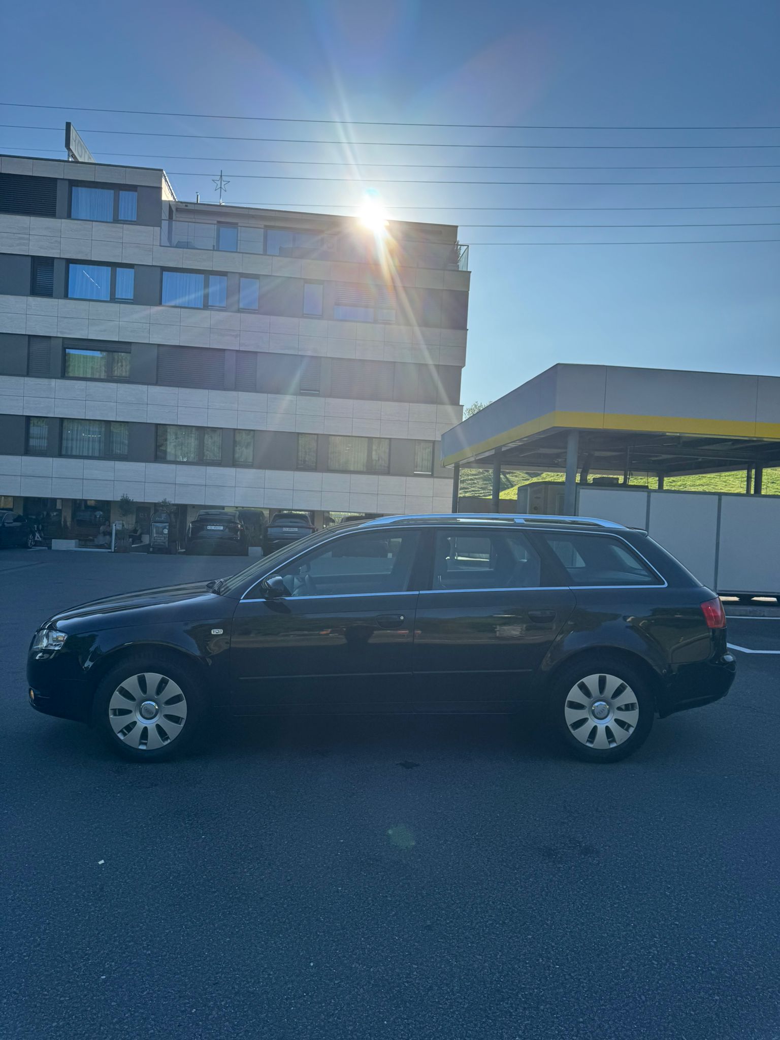 AUDI A4 Avant 2.0 Turbo FSI quattro-showroom-element-3