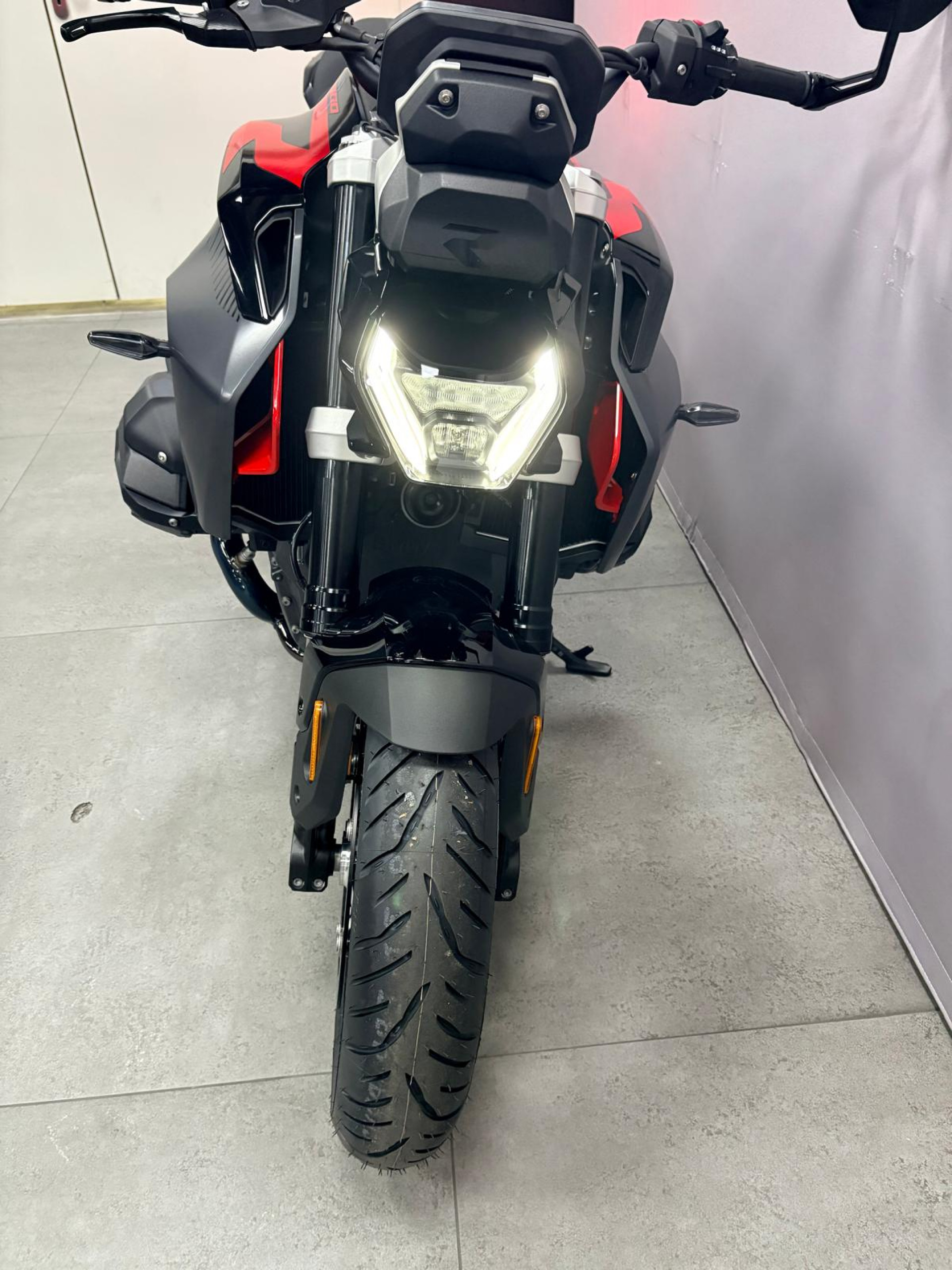 BMW R 1300 R INCLUS : - 2100 CHF -> BOXER BONUS - 1500 // FACCHINETTI DAYS - 600-image-2