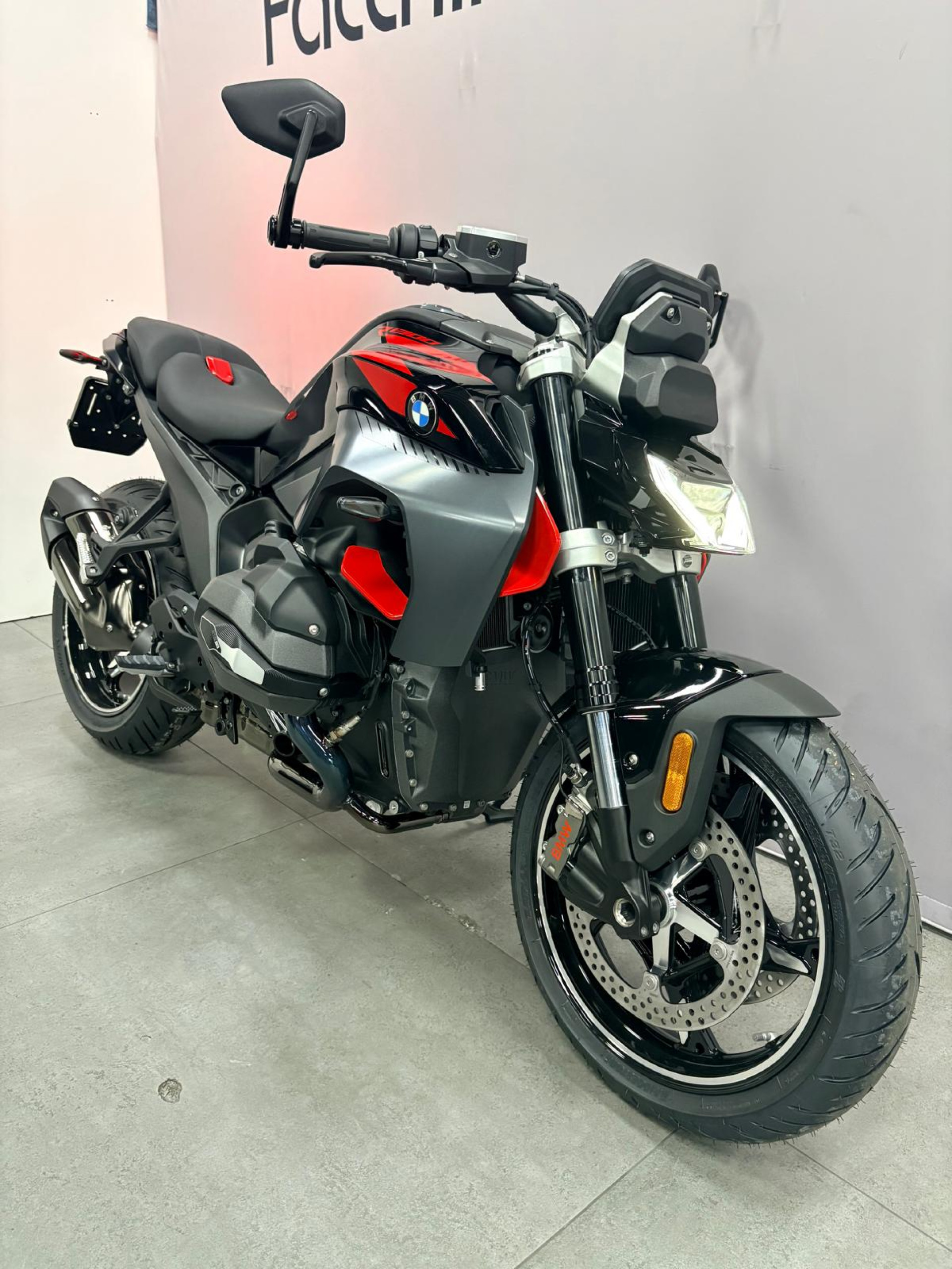 BMW R 1300 R INCLUS : - 2100 CHF -> BOXER BONUS - 1500 // FACCHINETTI DAYS - 600-image-5