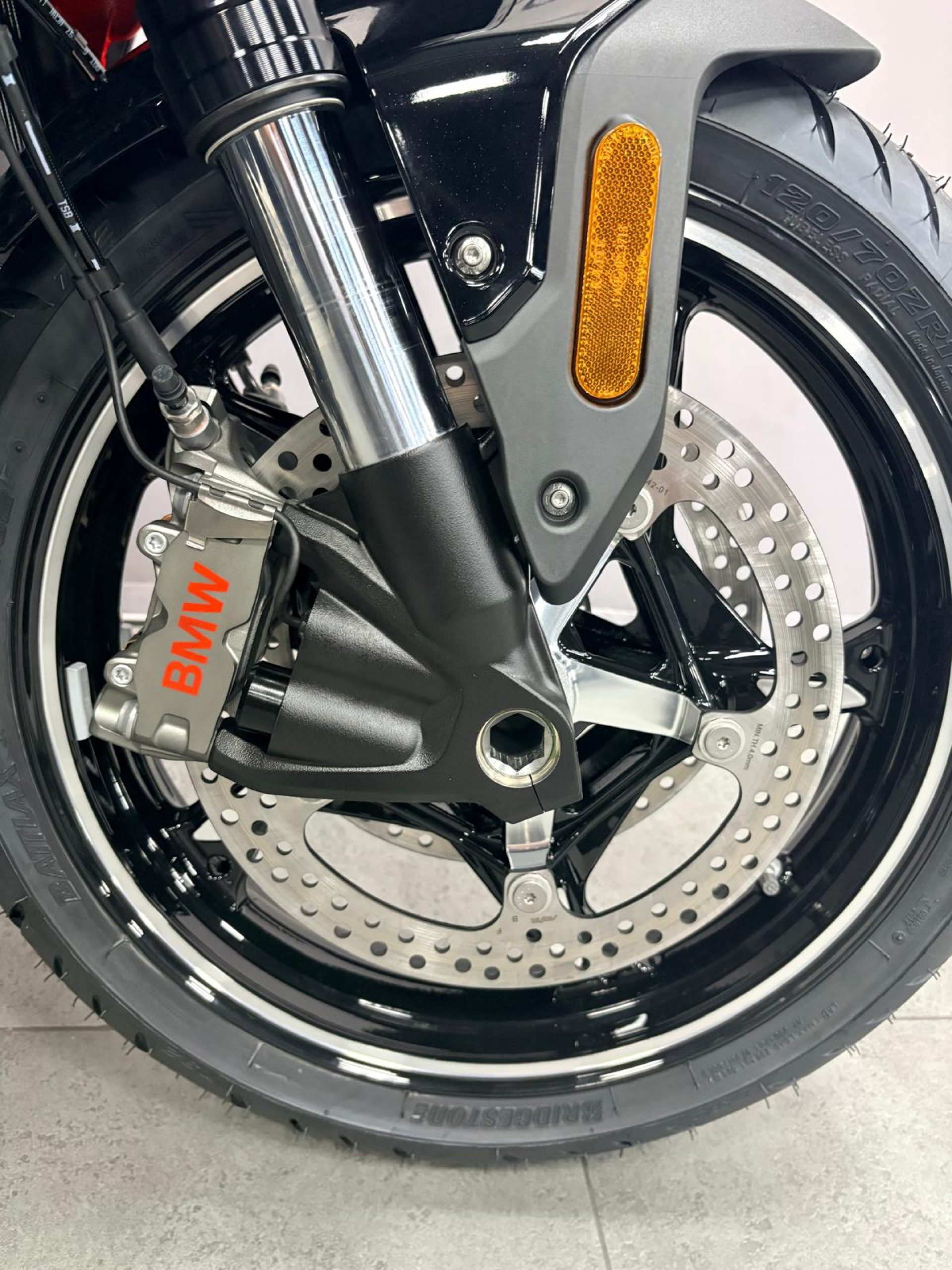 BMW R 1300 R INCLUS : - 2100 CHF -> BOXER BONUS - 1500 // FACCHINETTI DAYS - 600-image-1