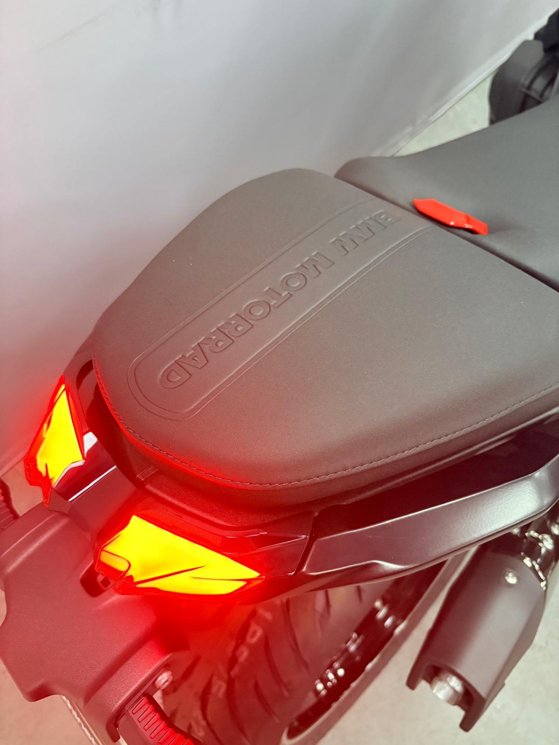 BMW R 1300 R INCLUS : - 2100 CHF -> BOXER BONUS - 1500 // FACCHINETTI DAYS - 600-image-9