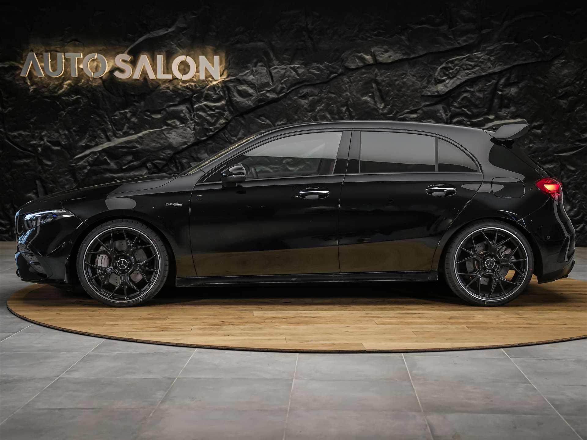 MERCEDES-BENZ A 35 AMG 4Matic 8G-DCT *Facelift*20" Felgen*Aeropaket*-showroom-element-1