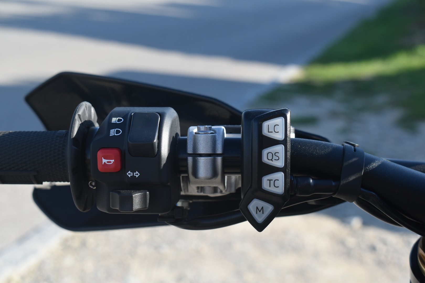 TRIUMPH 450e Sm 2026-image-12