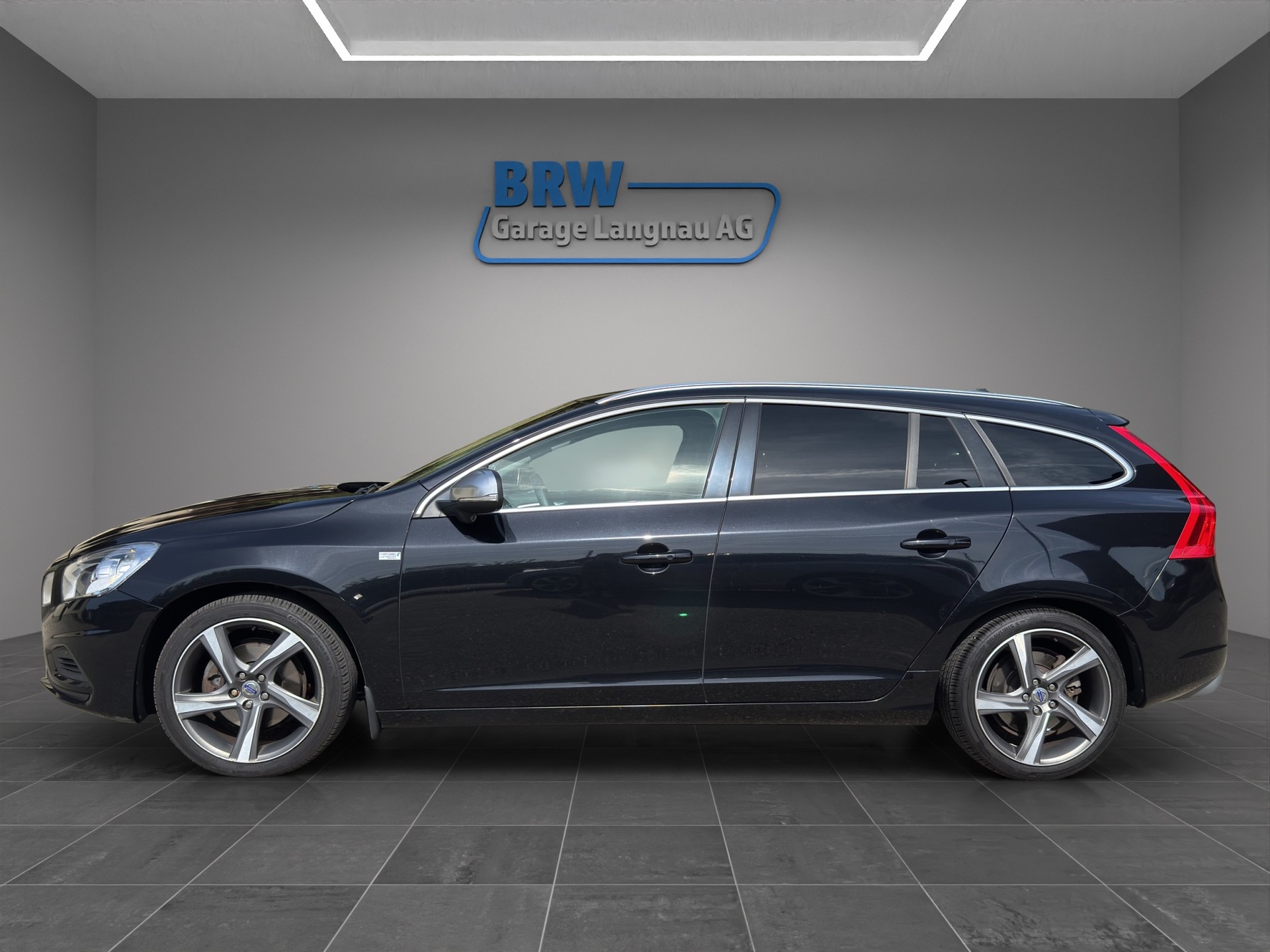 VOLVO V60 T4 R-Design Powershift-showroom-element-1