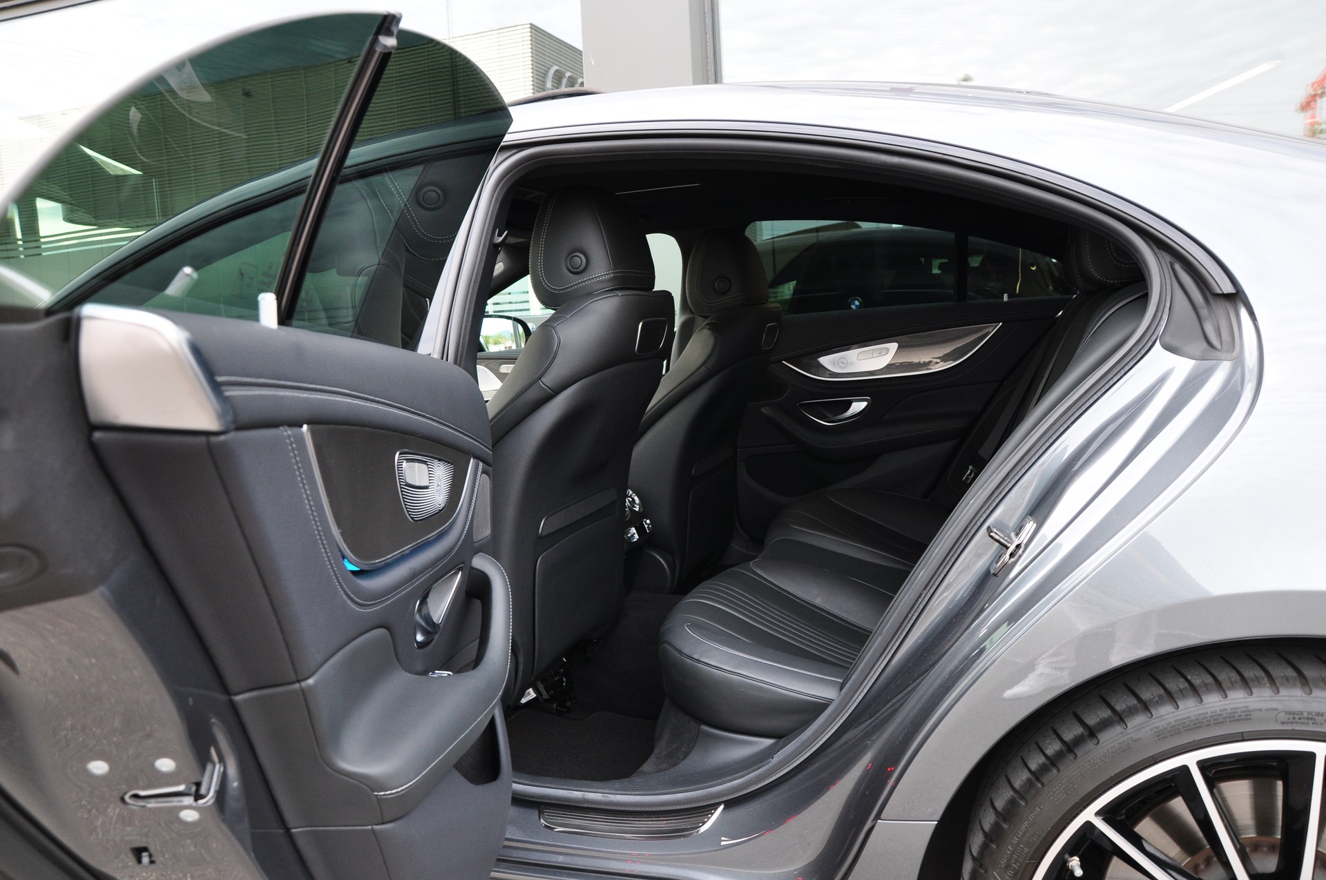 MERCEDES-BENZ CLS 450 4Matic AMG Line 9G-Tronic-image-19