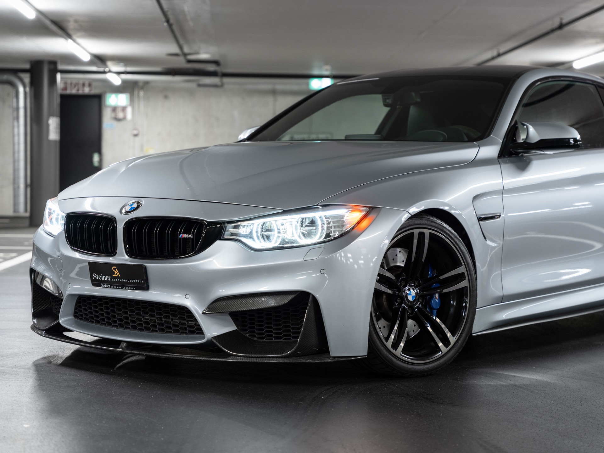 BMW M4 Coupé DKG M-Performance-showroom-element-1