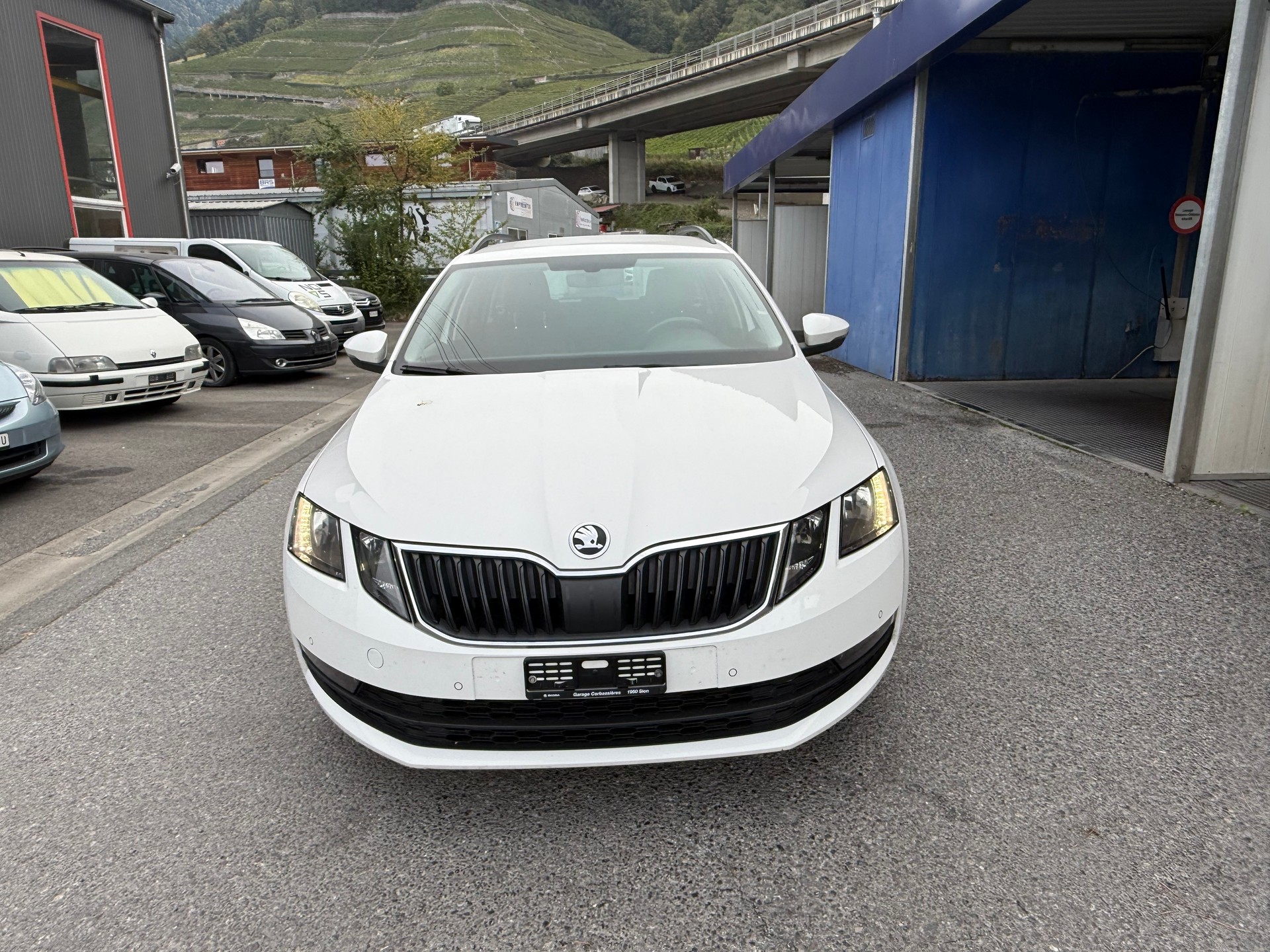 SKODA Octavia Combi 2.0 TDI Swiss Line 25 4x4-showroom-element-1