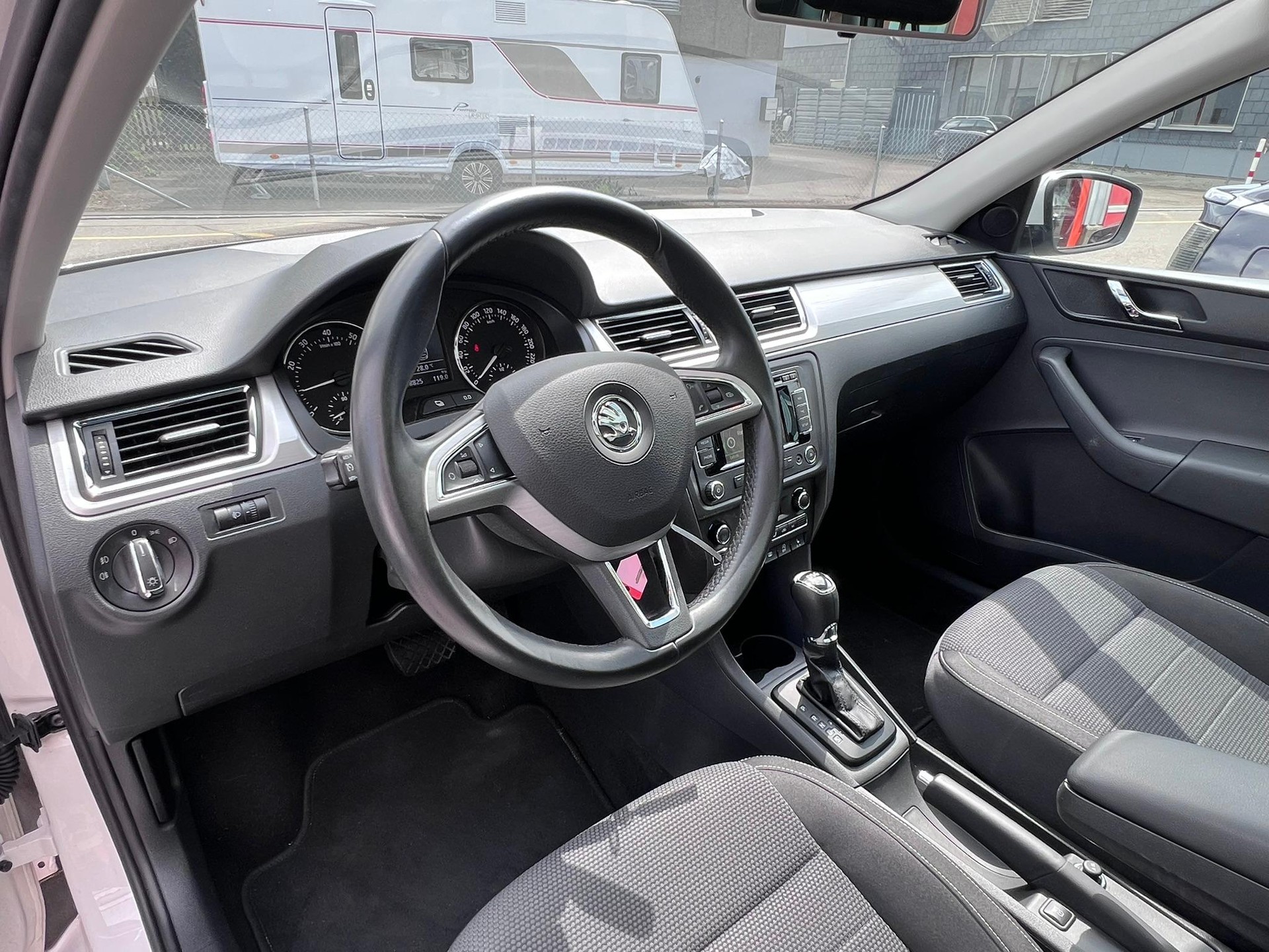 SKODA Rapid Spaceback 1.4 TSI Elegance DSG-image-5