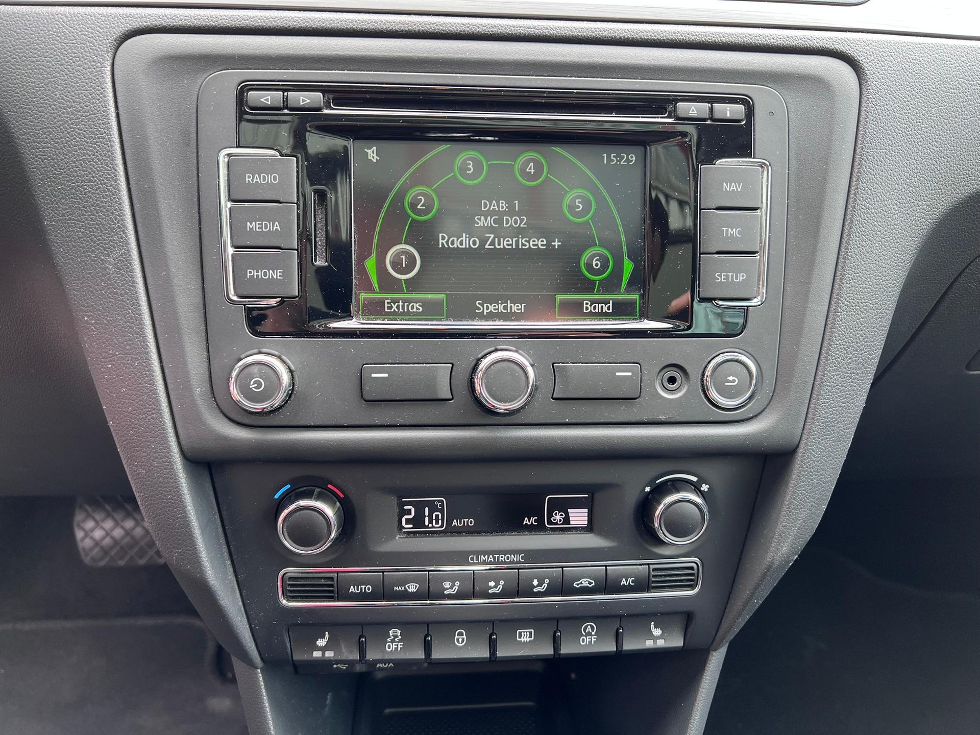 SKODA Rapid Spaceback 1.4 TSI Elegance DSG-image-13